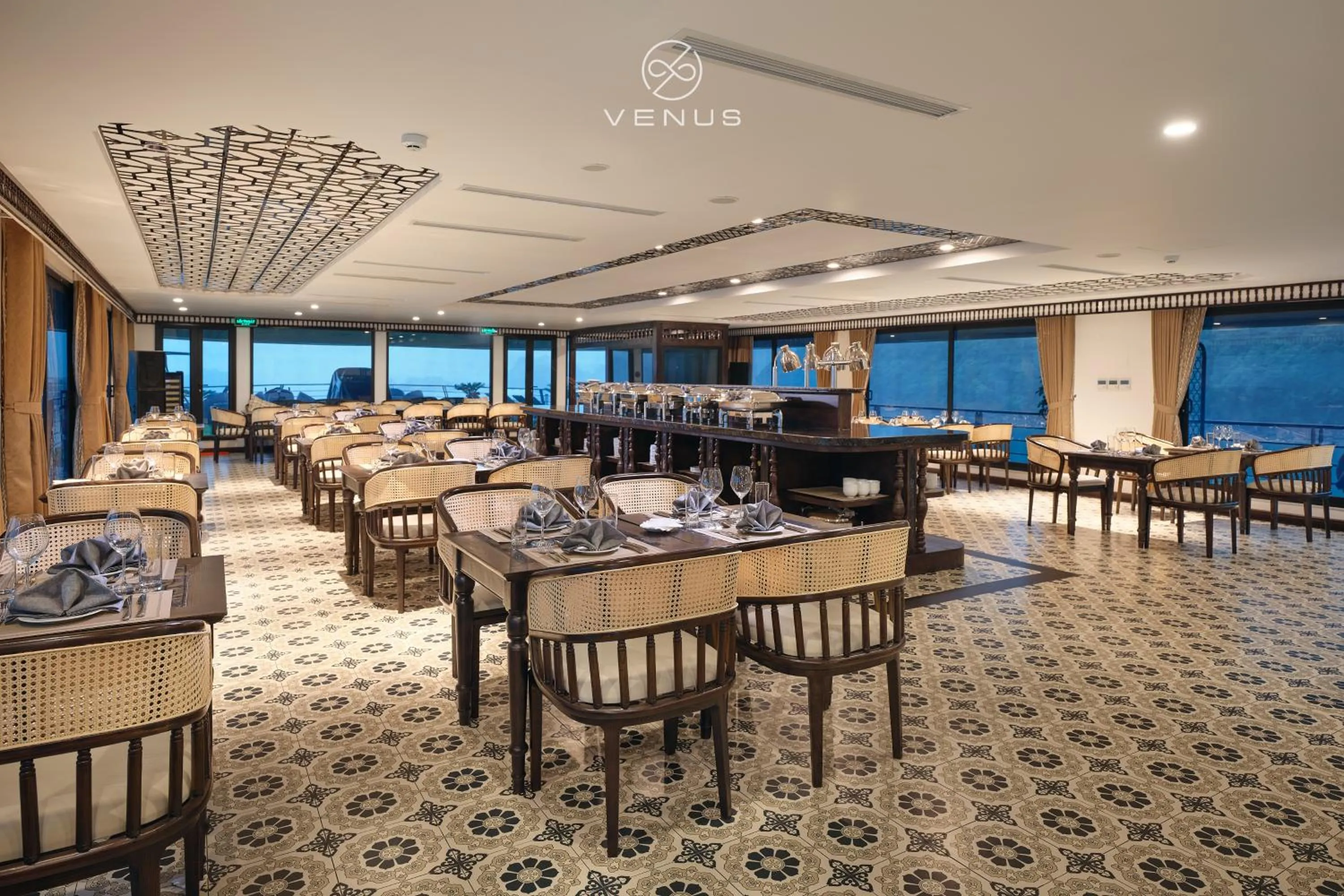 Restaurant/places to eat in Venus Cruises Halong Bay by Venus Group