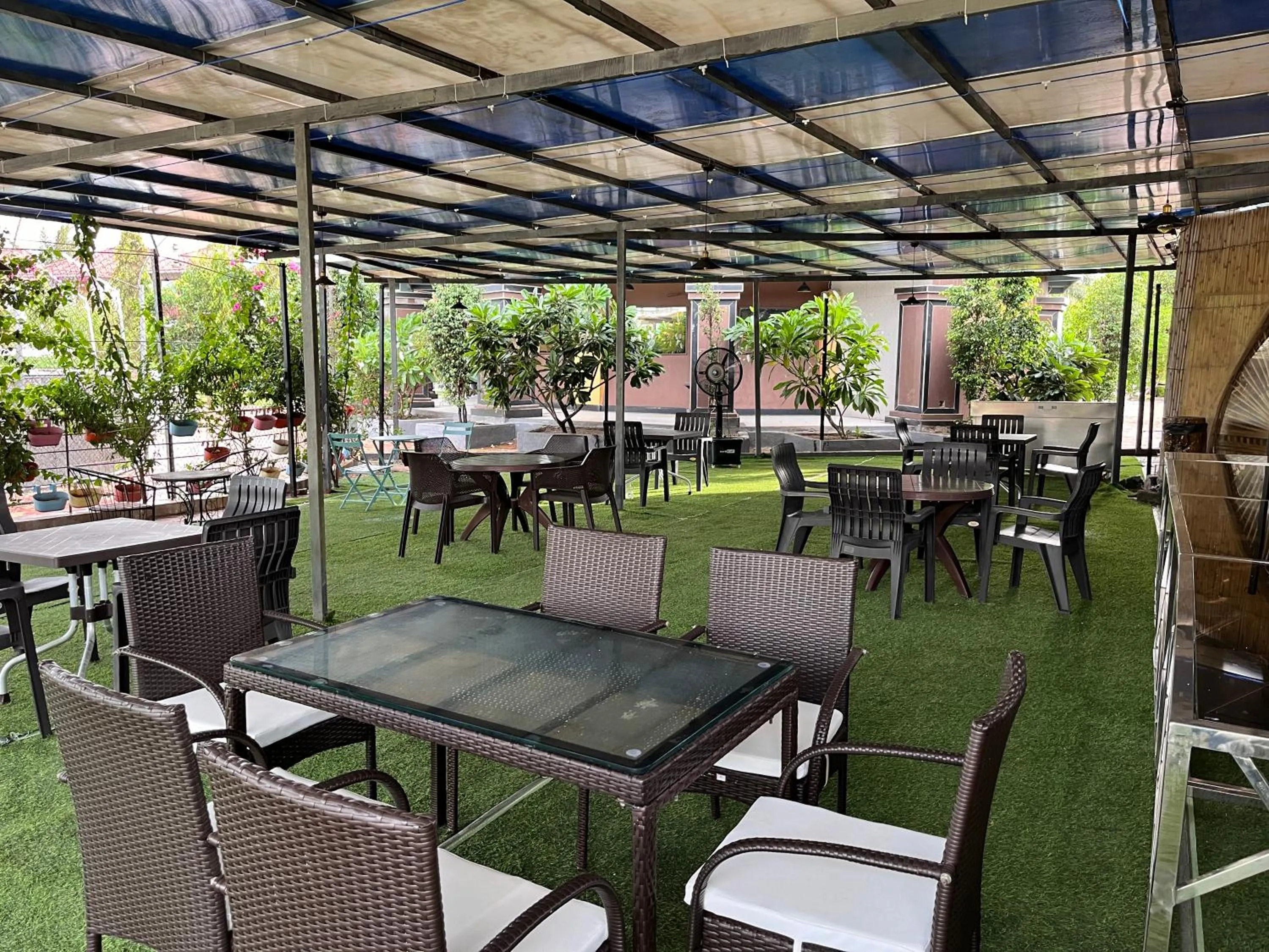 Restaurant/places to eat in DAN Resorts & Weddings