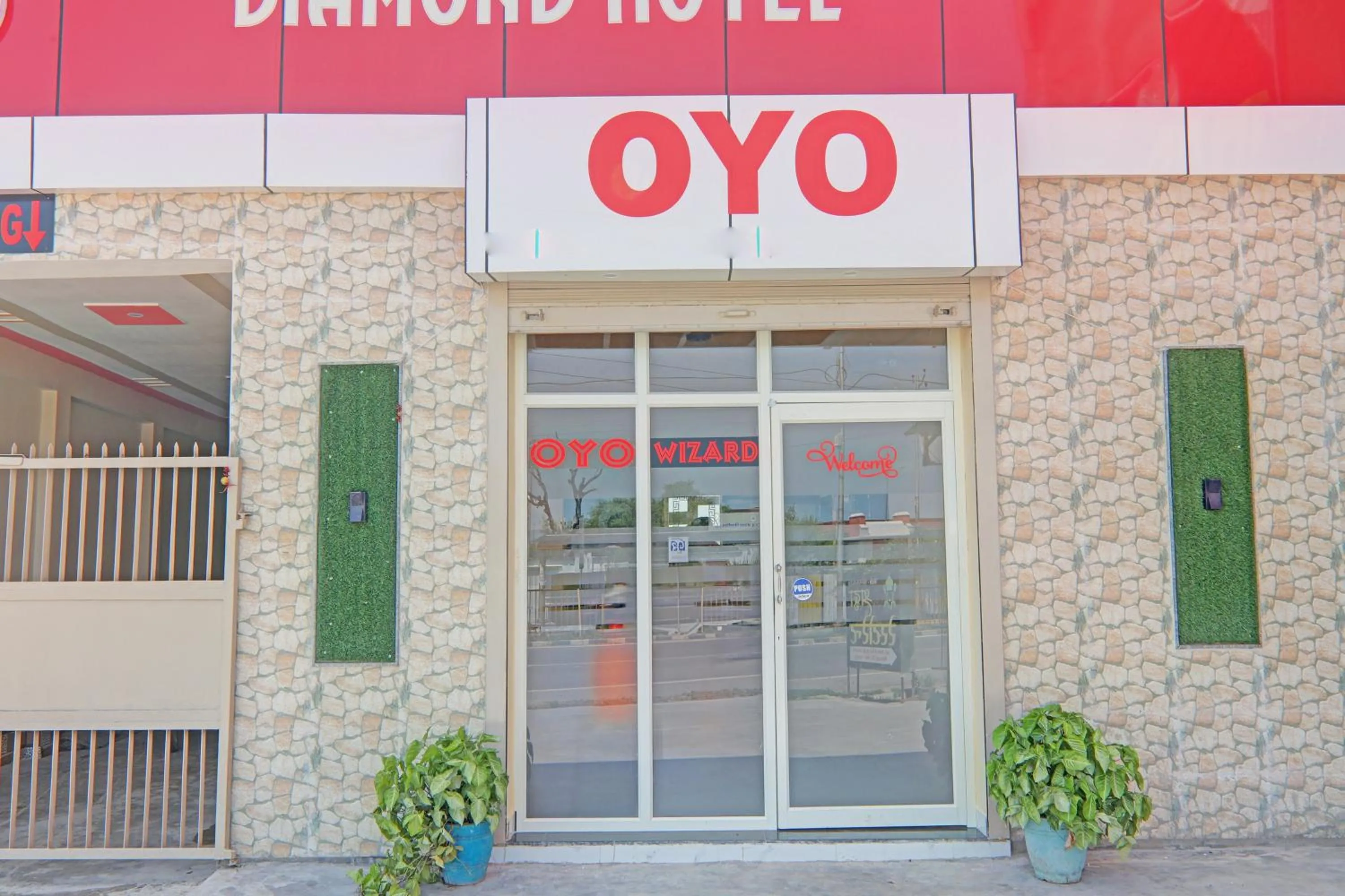 Facade/entrance in Hotel O Diamond