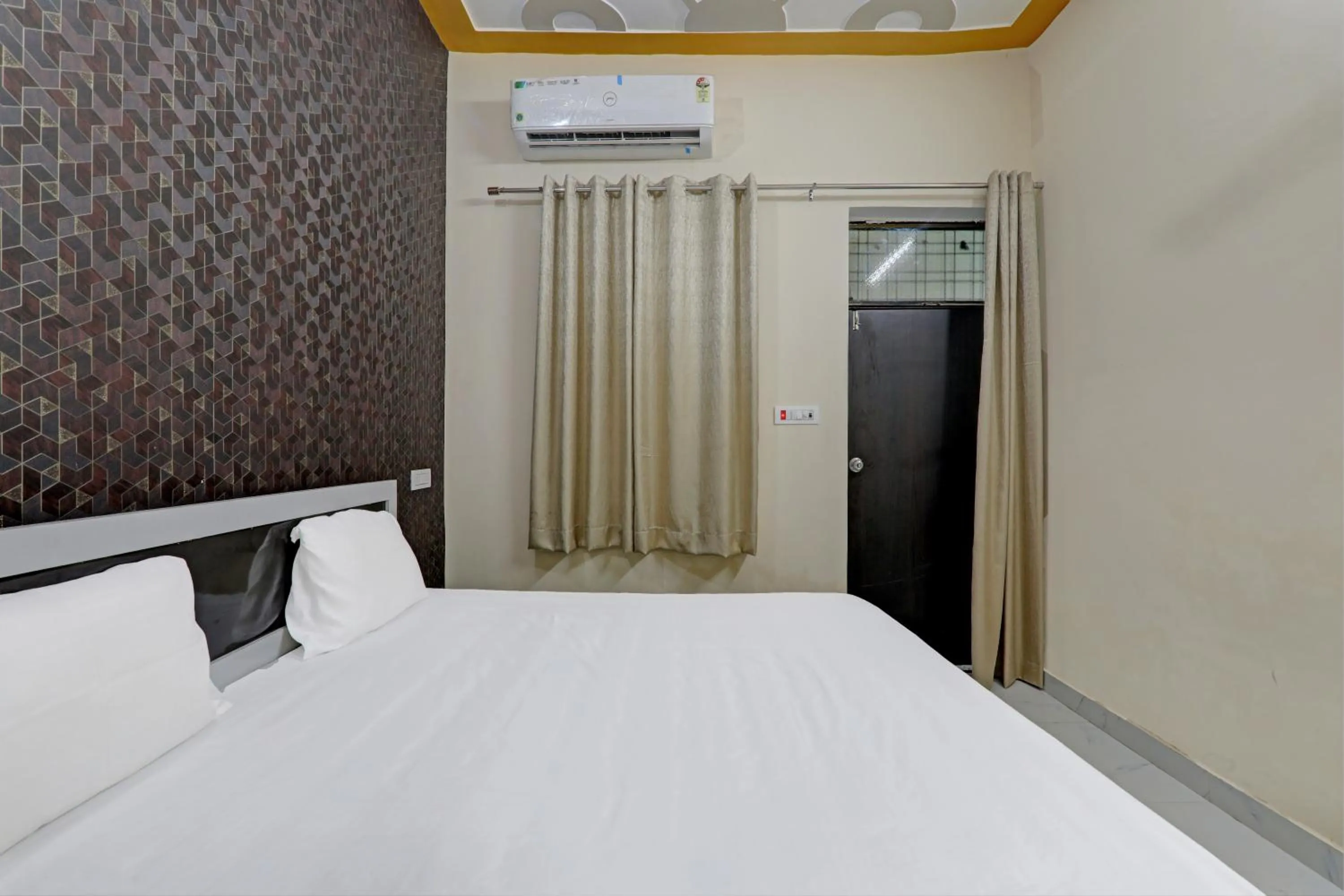 Bedroom, Bed in Hotel O Diamond