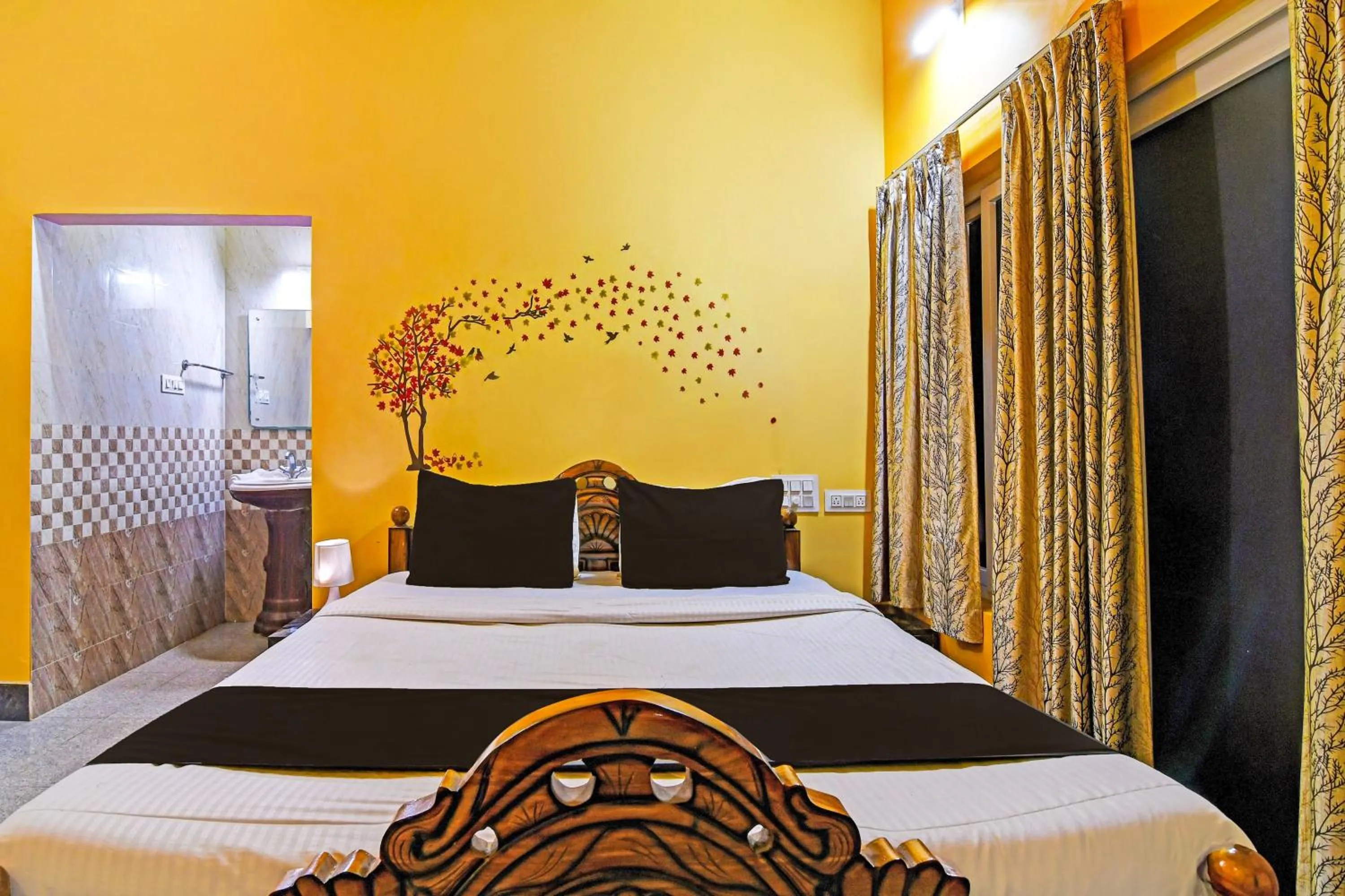 Bedroom, Bed in Hotel O Newmoon Inn