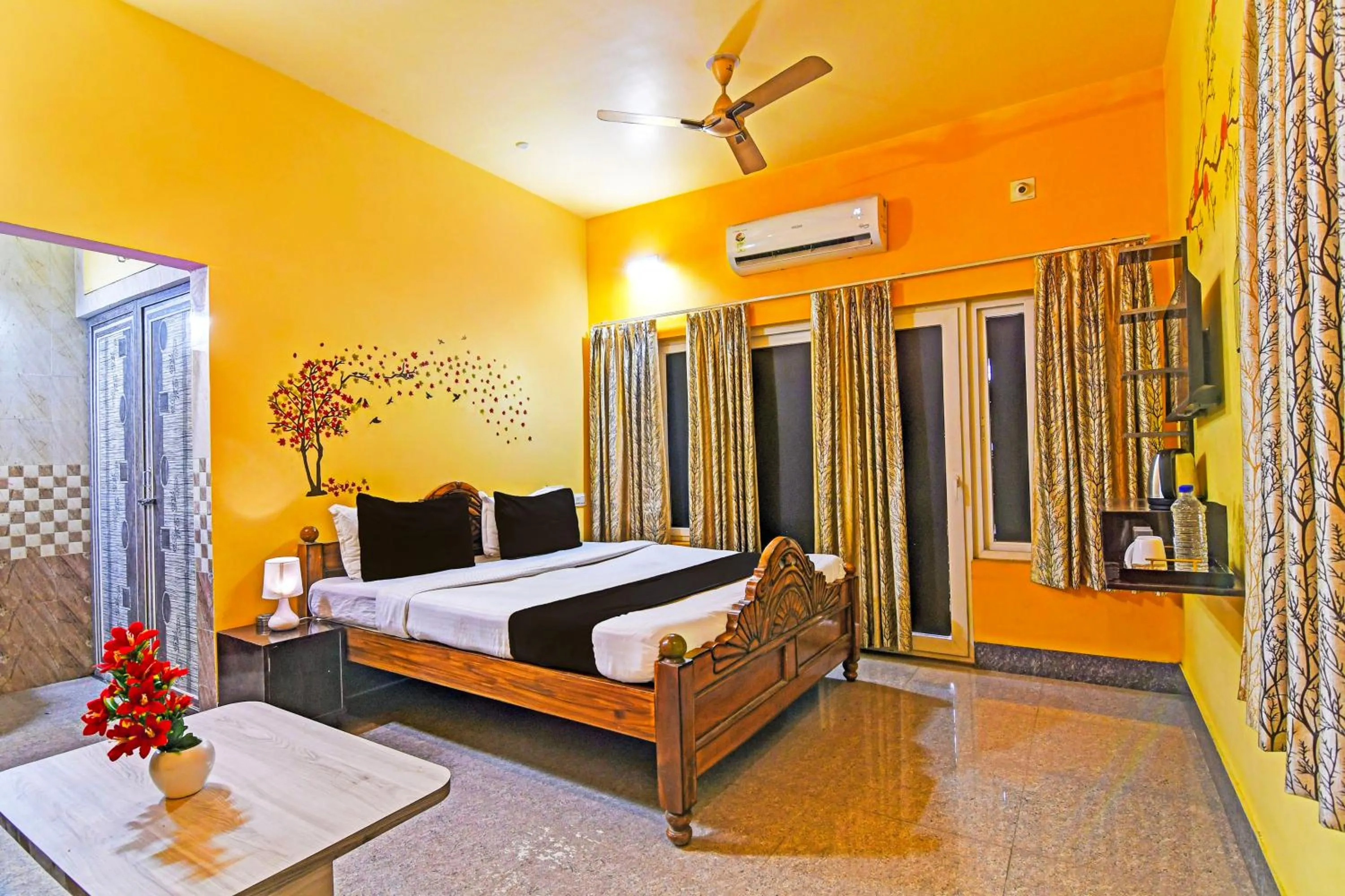 Bedroom, Bed in Hotel O Newmoon Inn