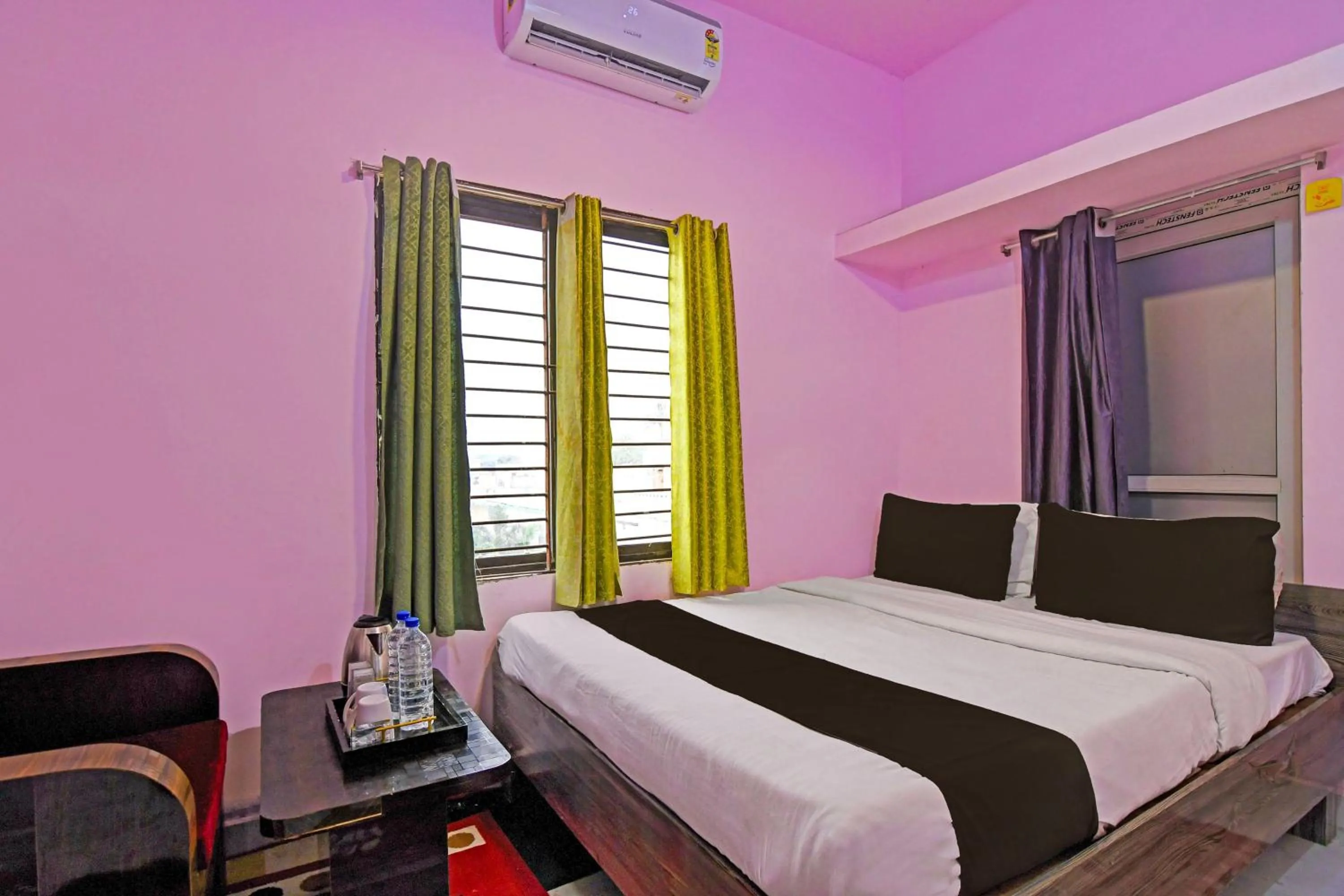 Bedroom, Bed in Hotel O Newmoon Inn