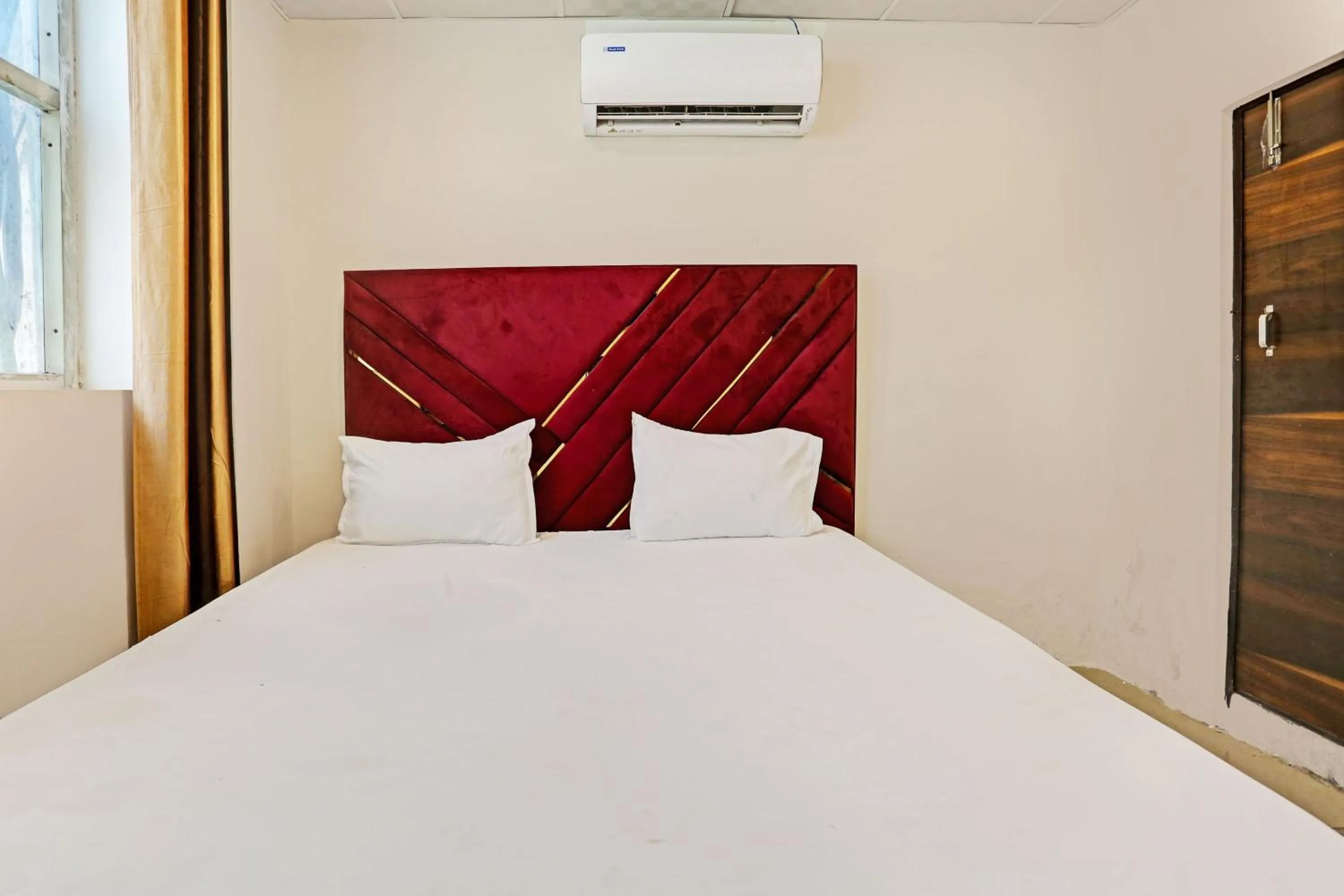 Bedroom, Bed in Hotel O Silver Key