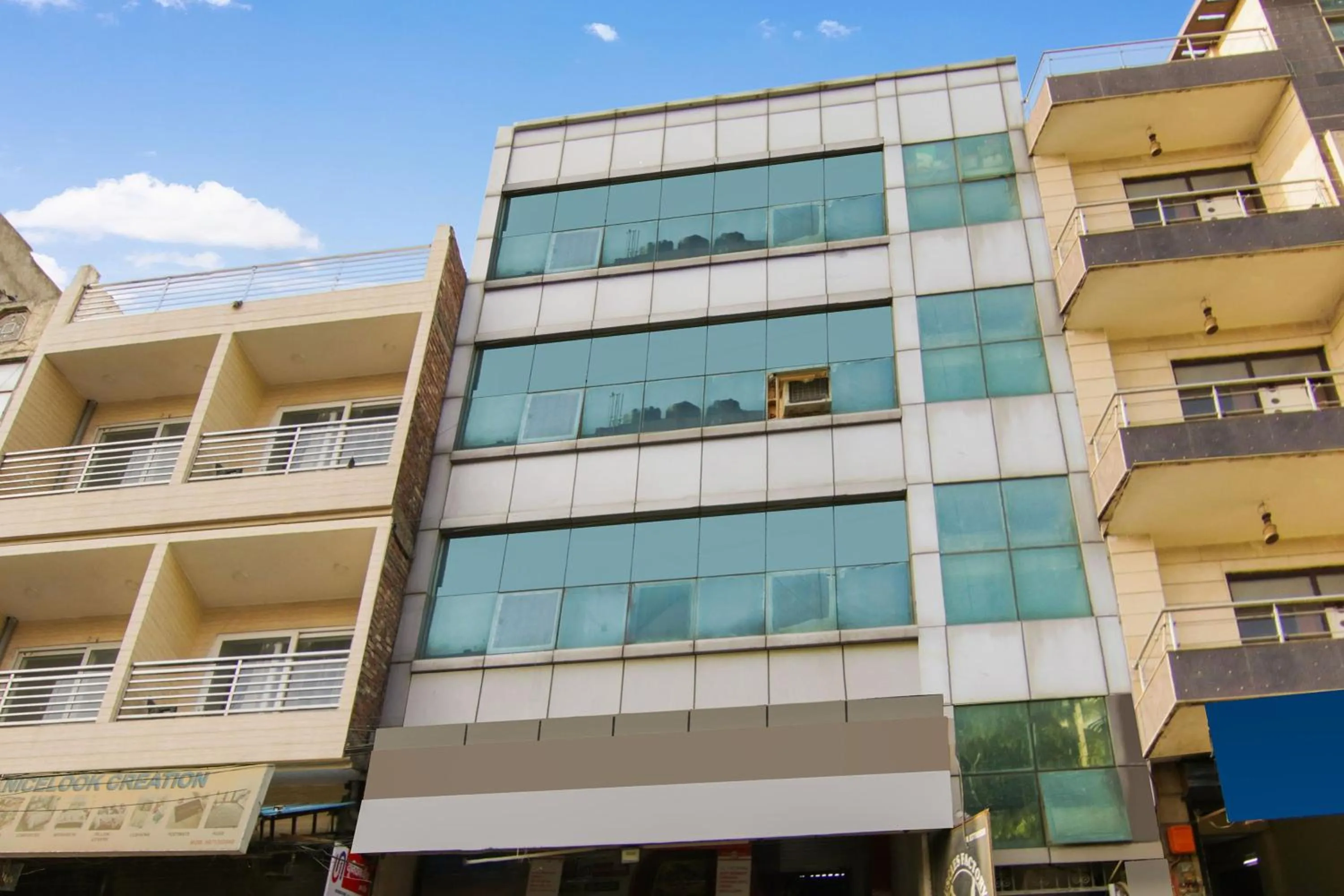 Facade/entrance in Hotel O Silver Key