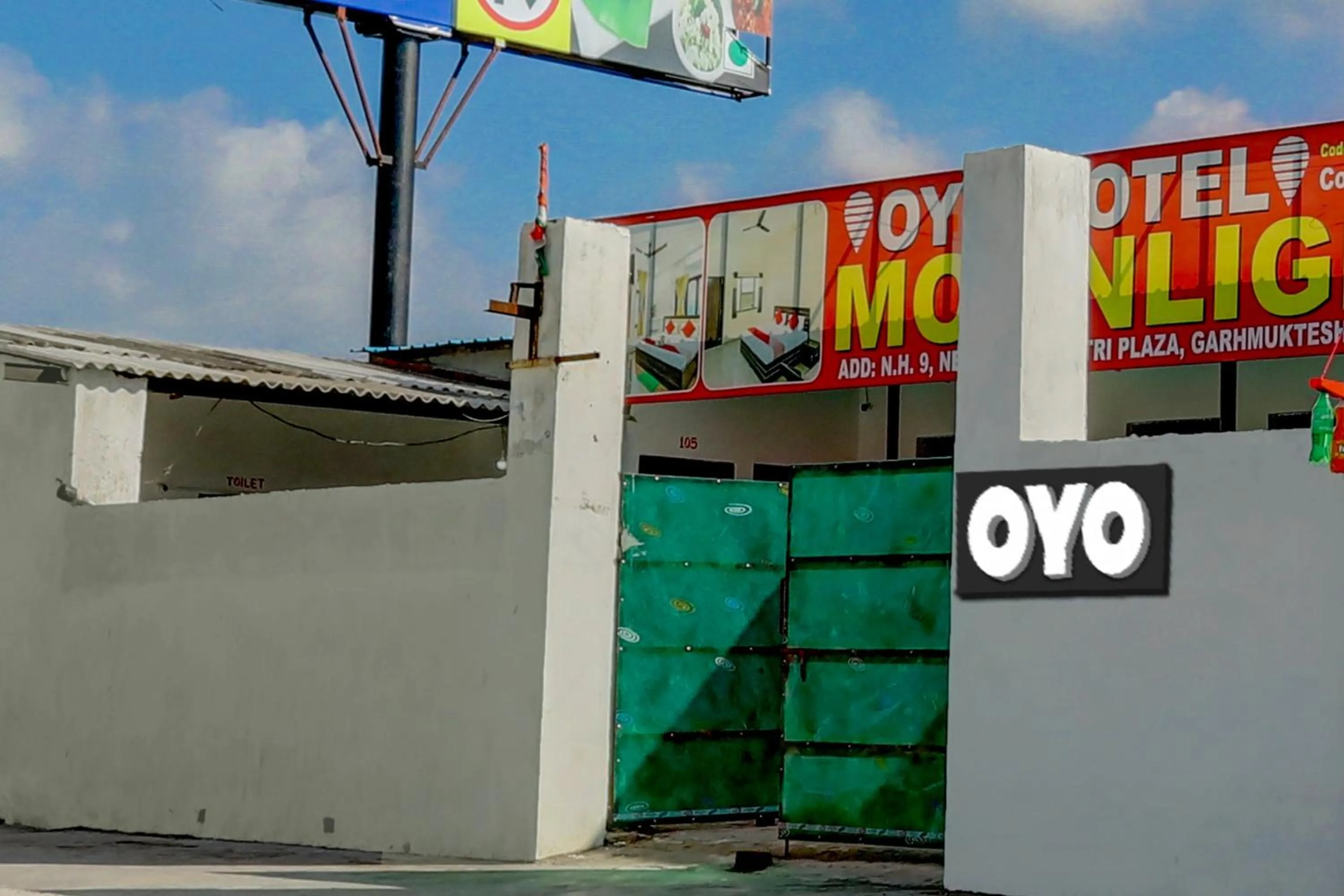 Facade/entrance in OYO Flagship Hotel Moonlight