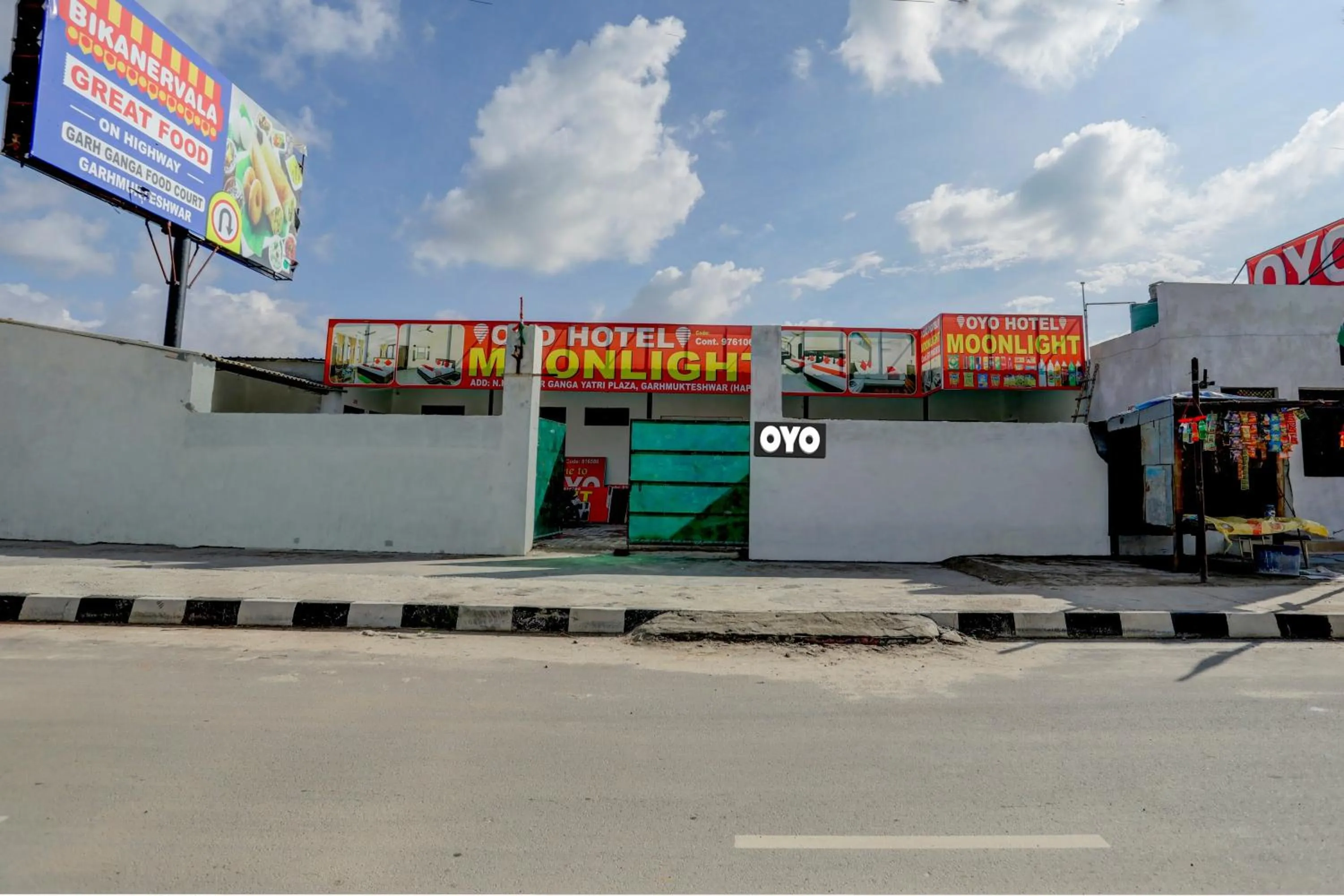Facade/entrance in OYO Flagship Hotel Moonlight