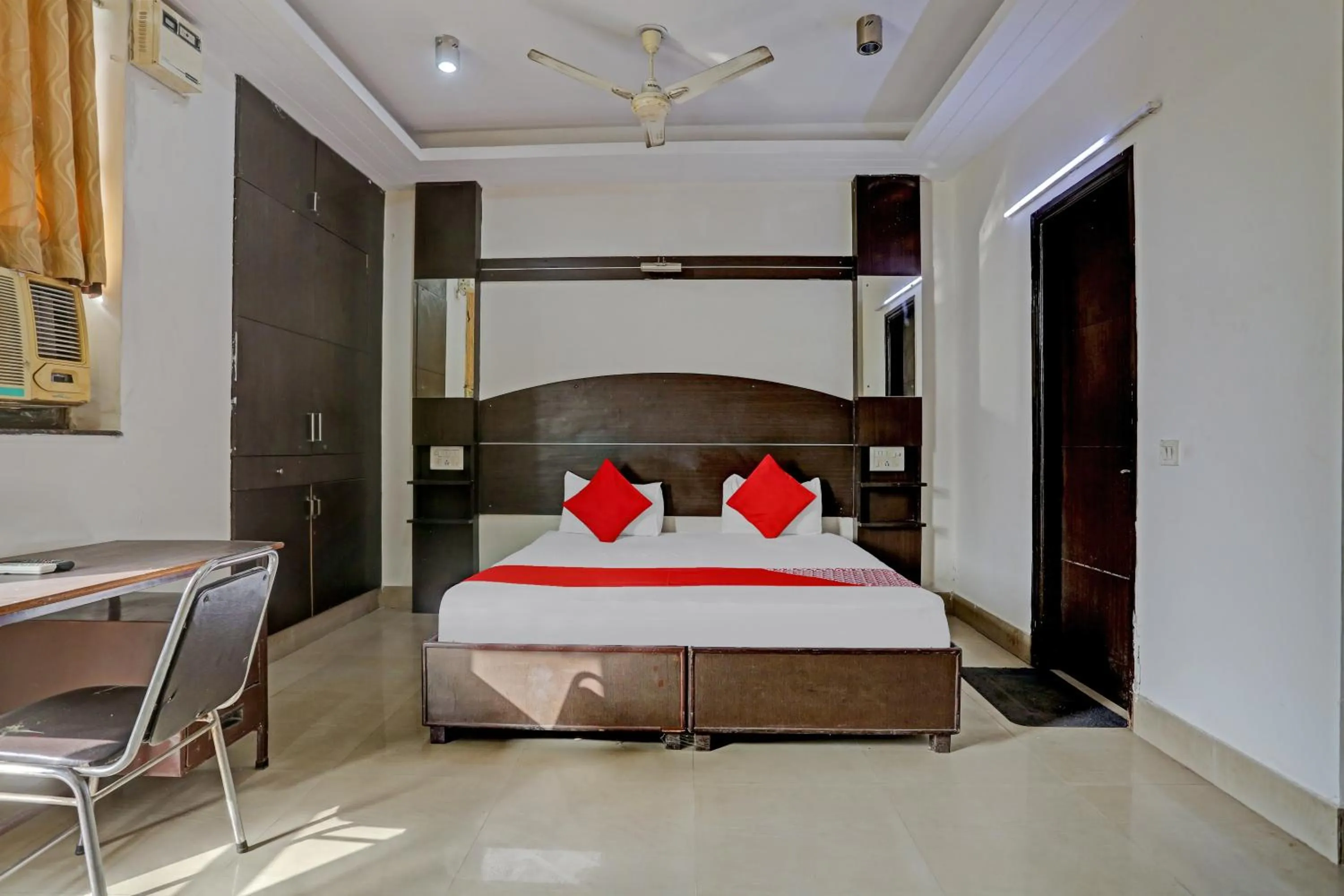 Bedroom, Bed in OYO Flagship Hotel Moonlight