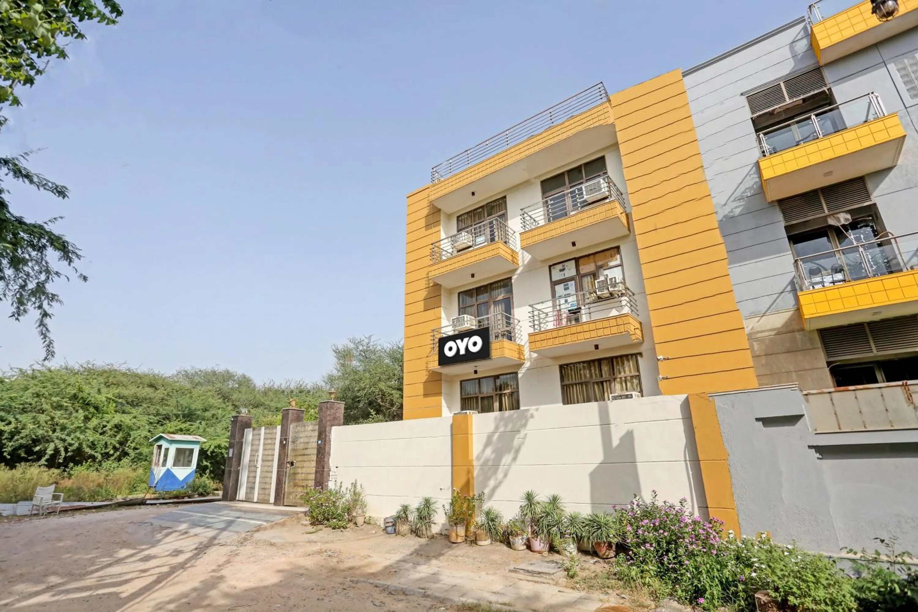 Facade/entrance, Property Building in OYO Flagship Hotel Moonlight