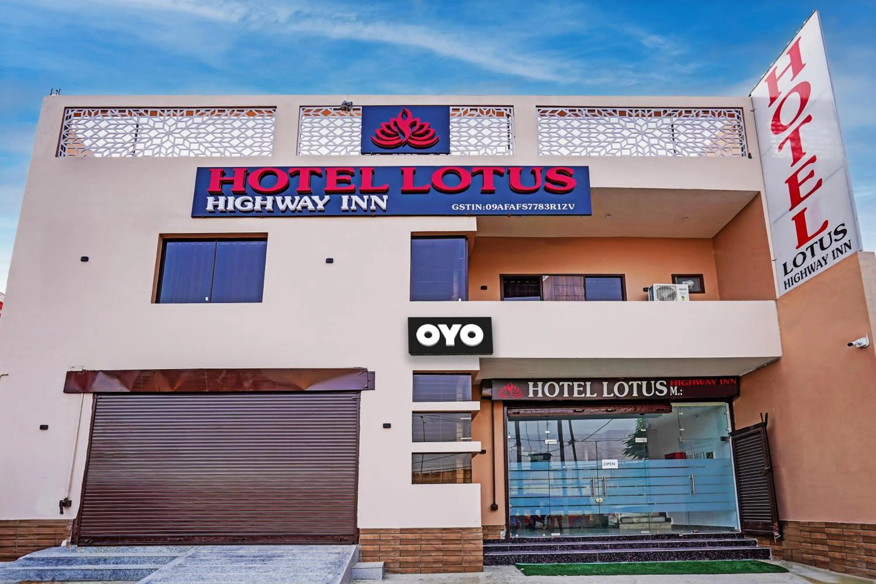 Facade/entrance in Hotel O Flagship Hotel Lotus Highway Inn