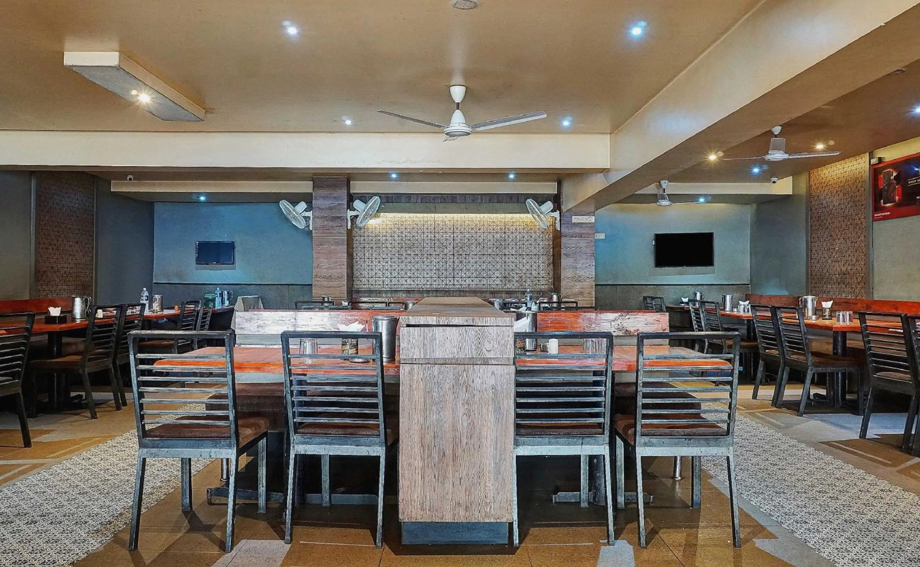 Restaurant/places to eat in Hotel O Savanna Garden Lodge