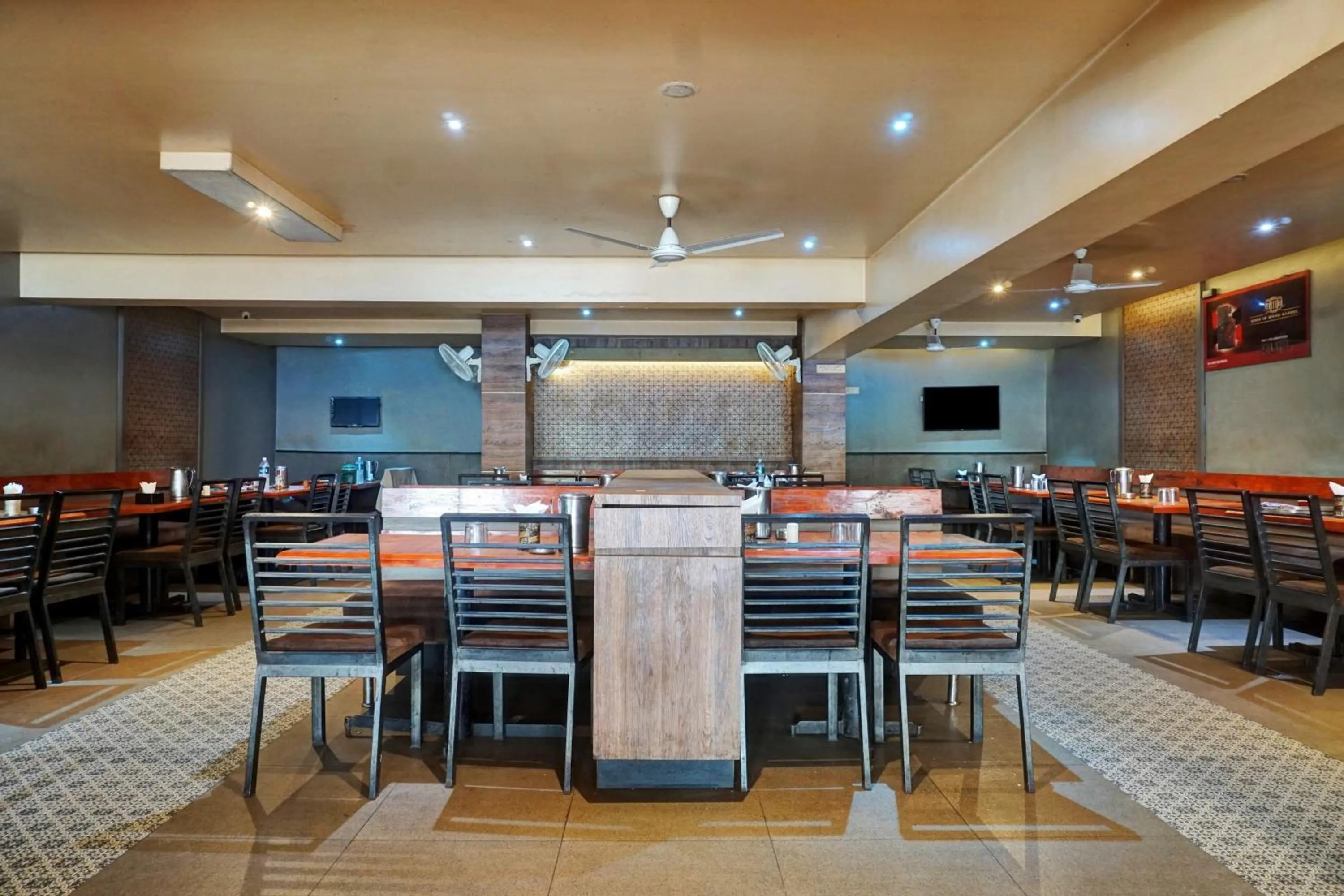 Restaurant/places to eat in Hotel O Savanna Garden Lodge