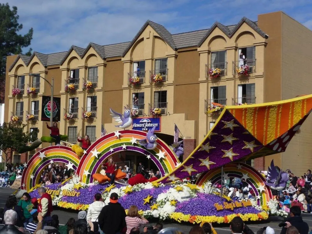 Property building in Howard Johnson by Wyndham Pasadena