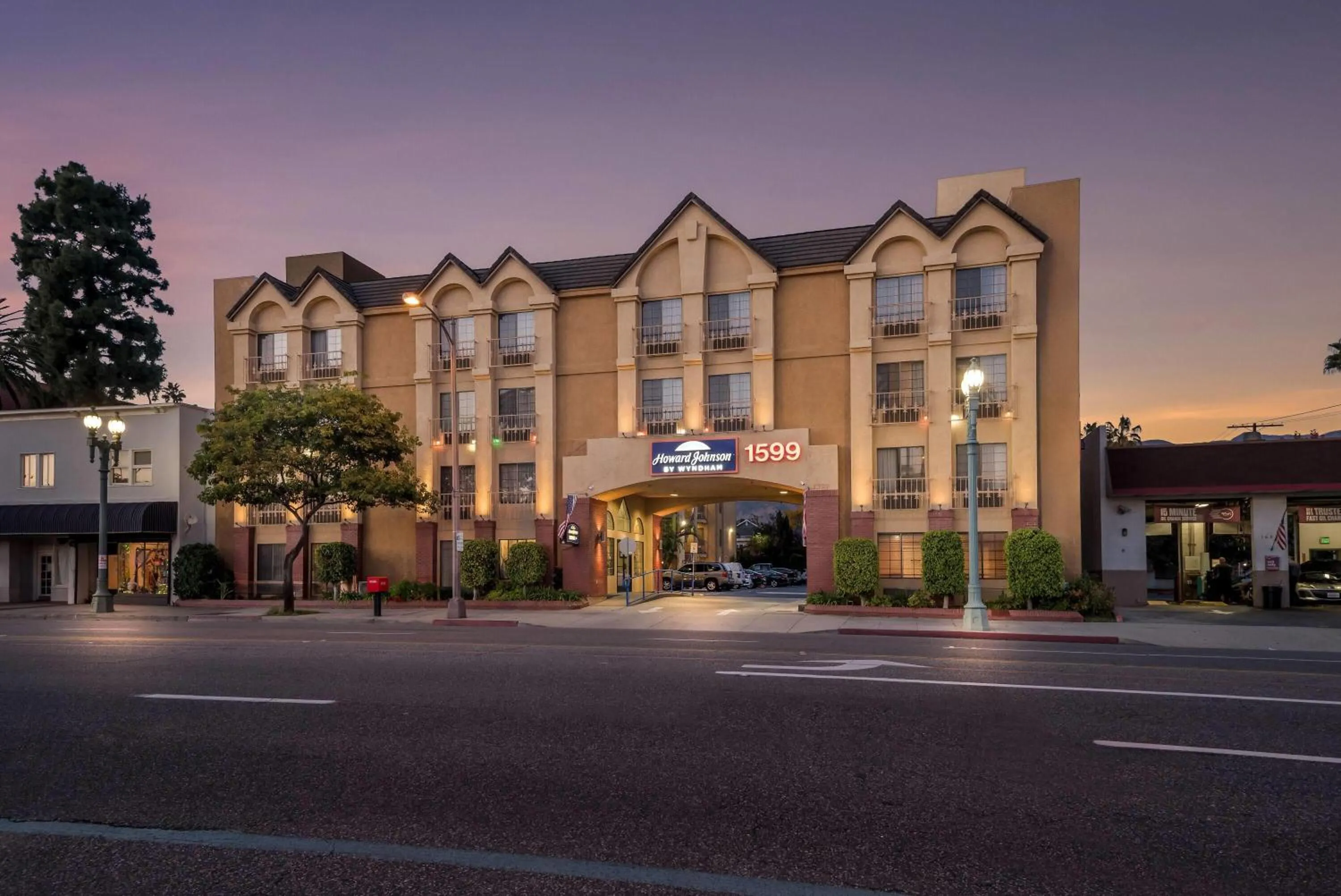 Property building in Howard Johnson by Wyndham Pasadena