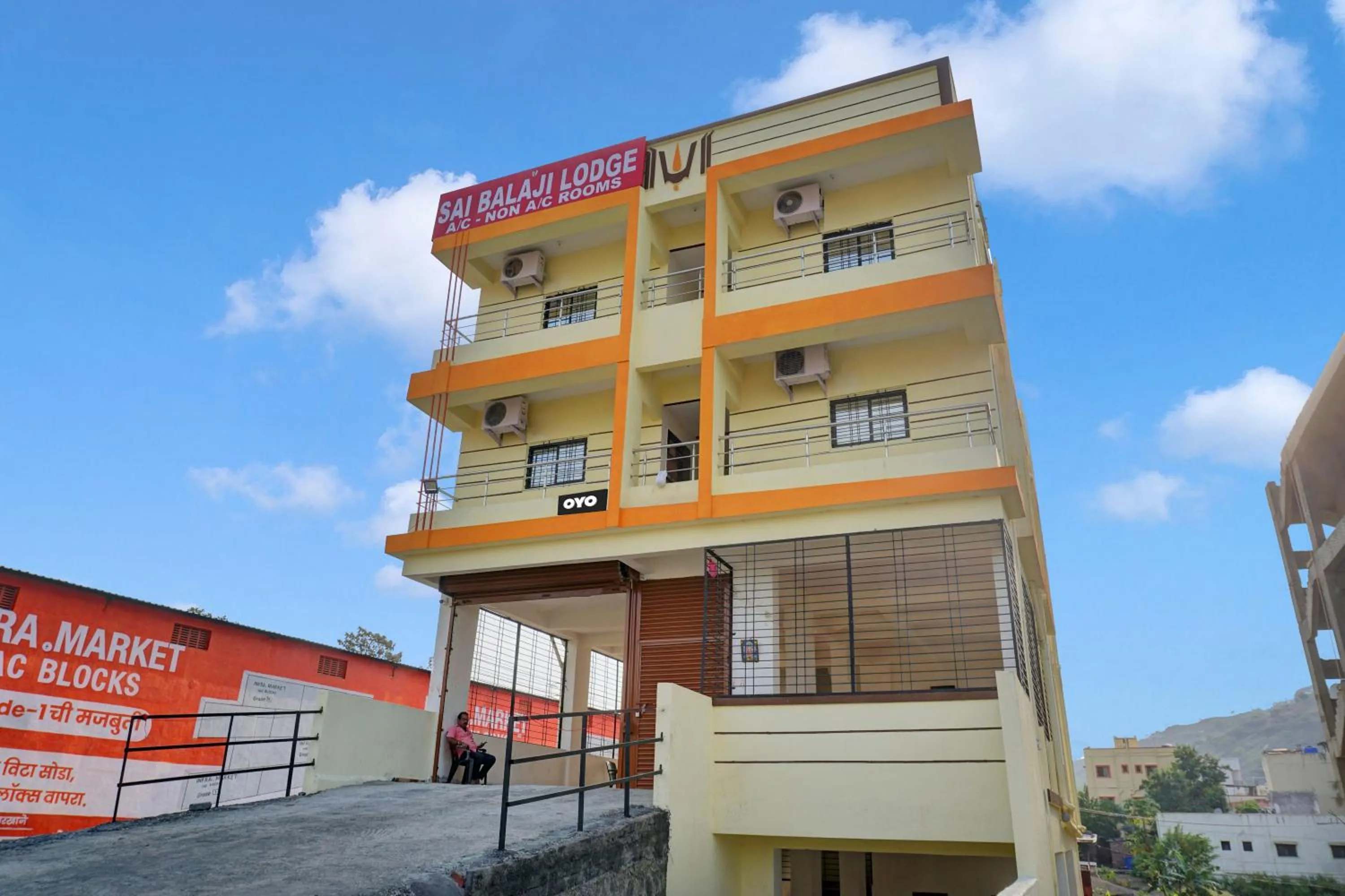 Facade/entrance in Hotel O Shanaya Lodging