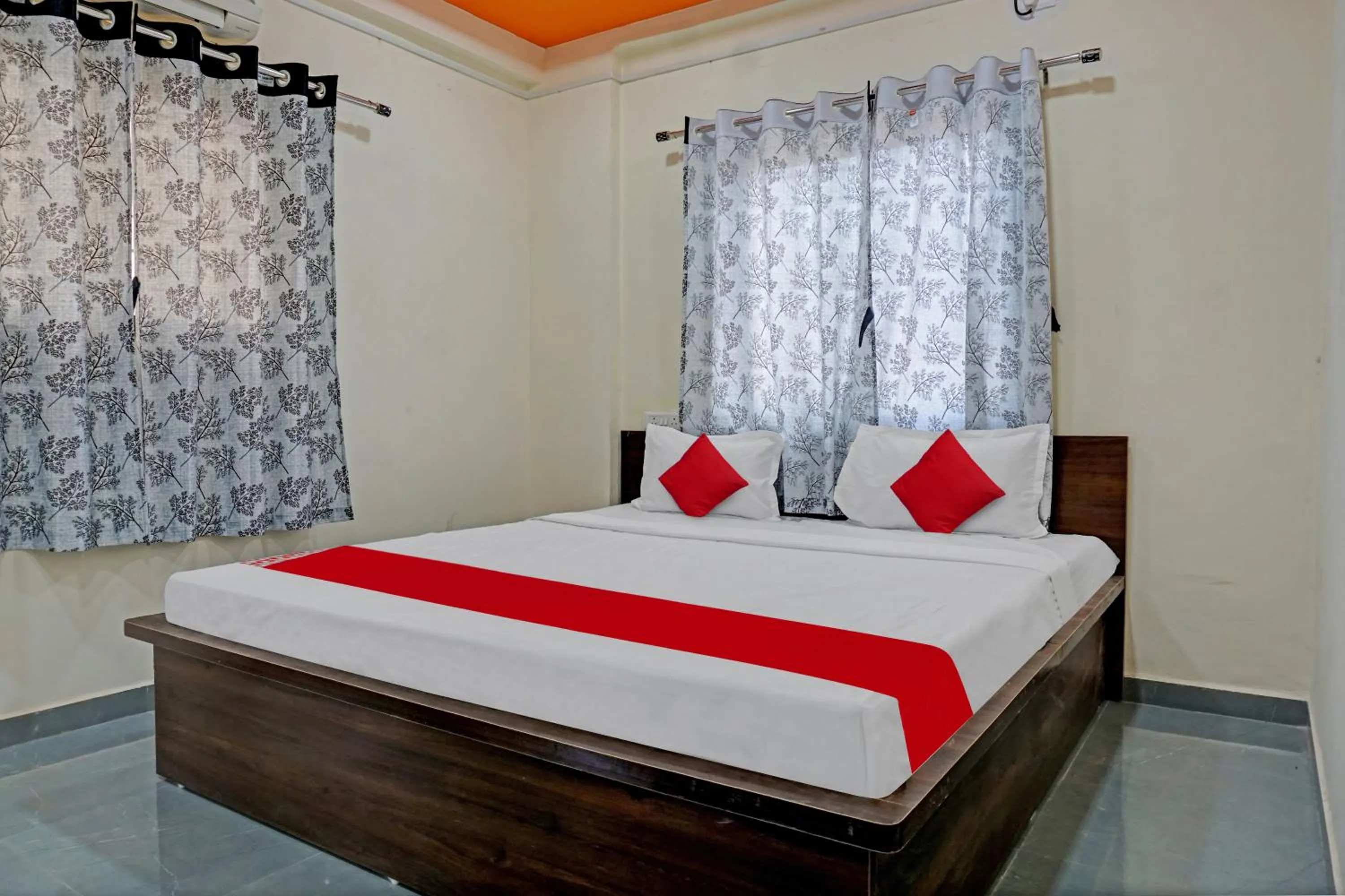 Bedroom, Bed in Hotel O Shanaya Lodging