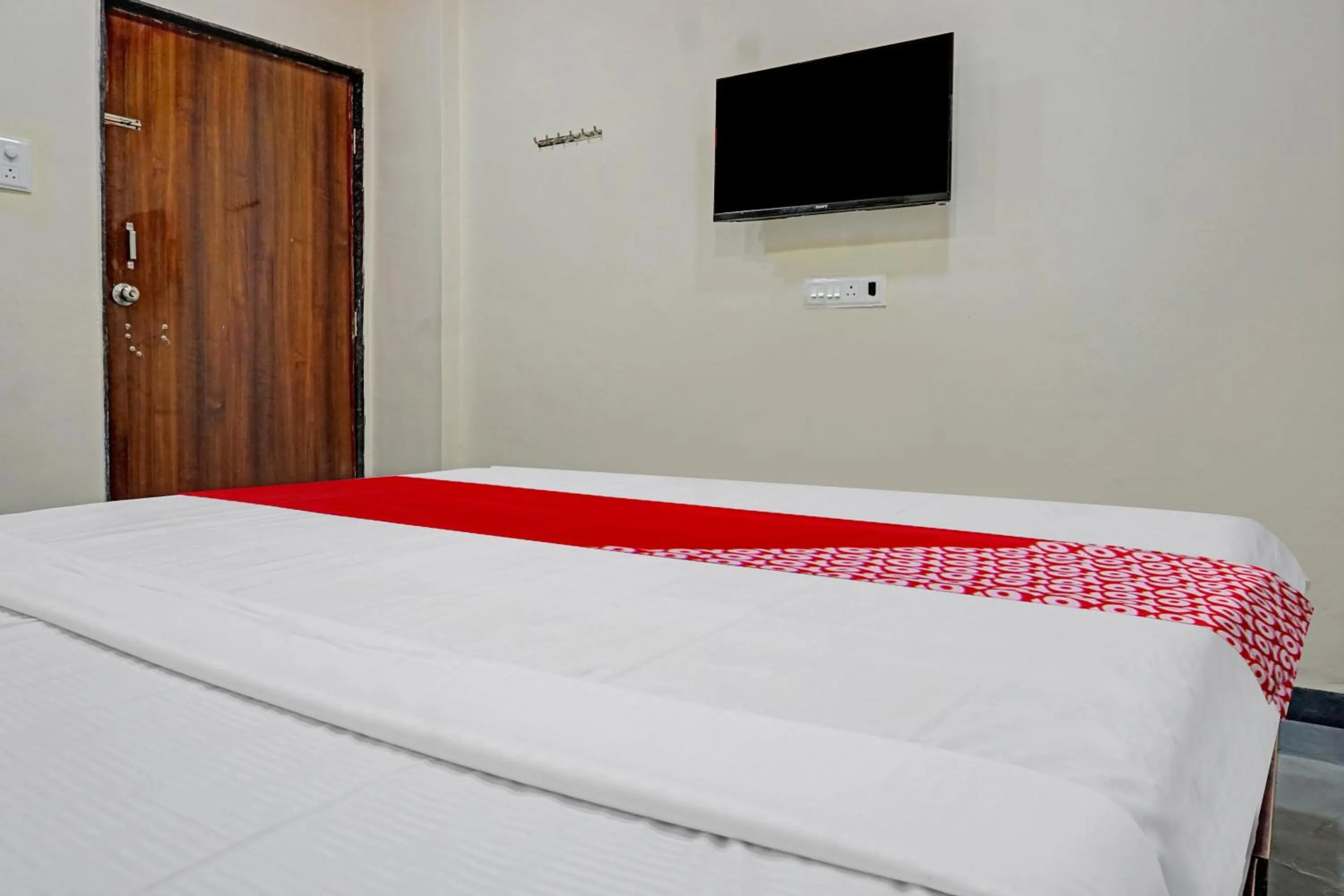 Bedroom, Bed in Hotel O Shanaya Lodging