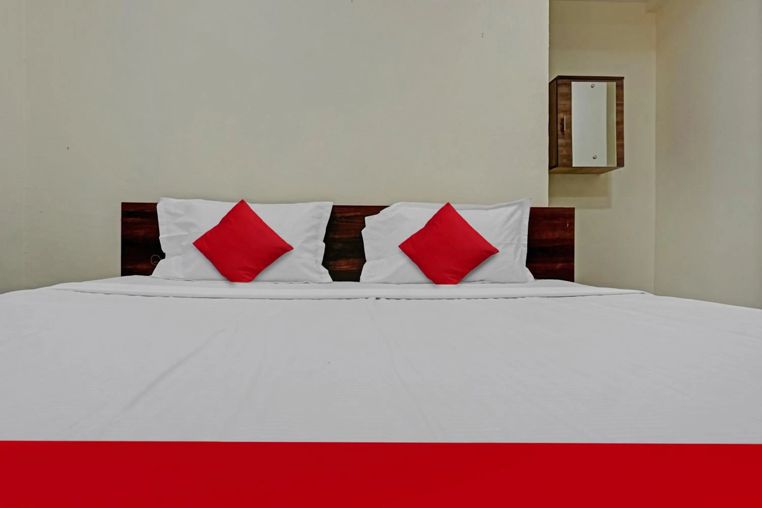 Bedroom, Bed in Hotel O Shanaya Lodging