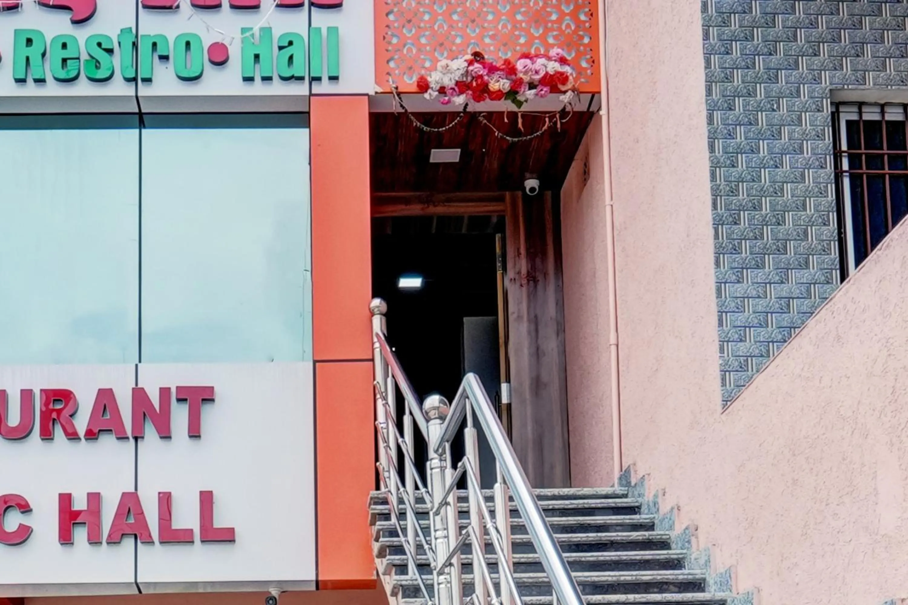 Facade/entrance in Hotel O Snug Inn