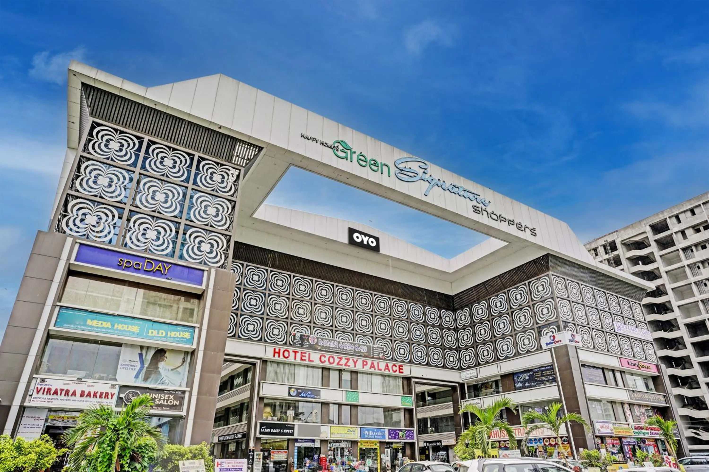 Facade/entrance in Hotel O Green Signature