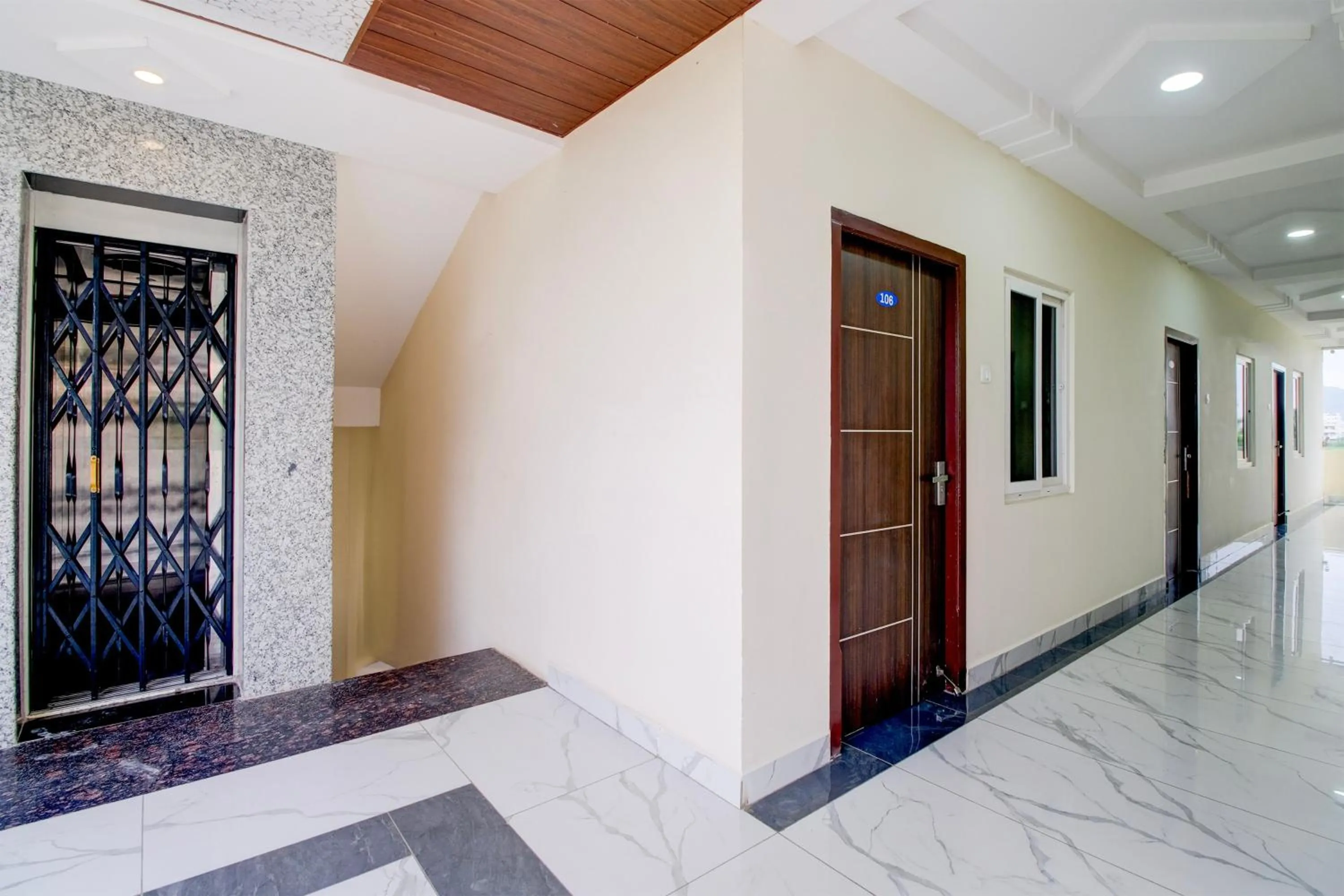 Lobby or reception in Super Hotel O Ramavarapadu Near PVR Icon