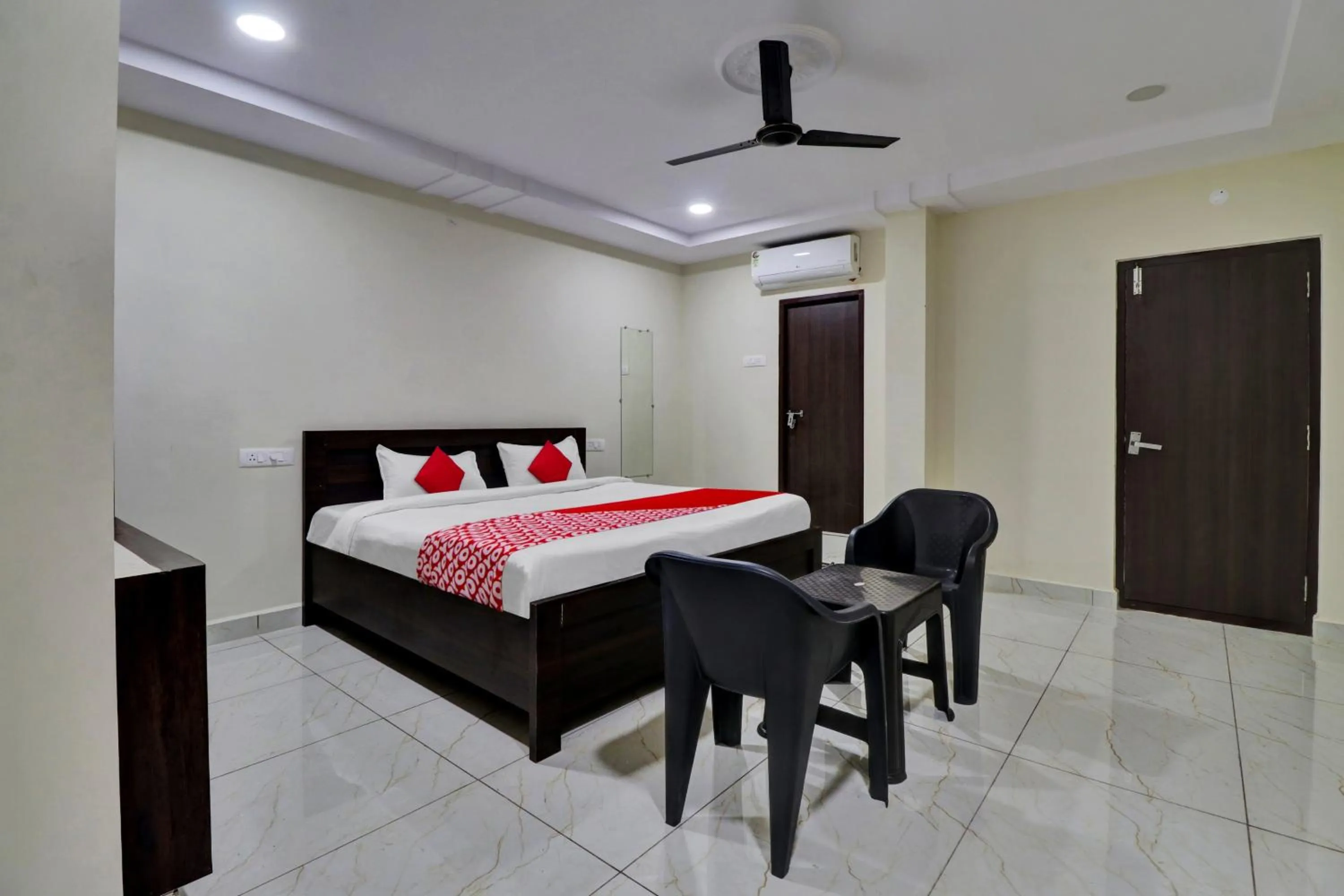 Bedroom, Bed in OYO Flagship Ak Pride