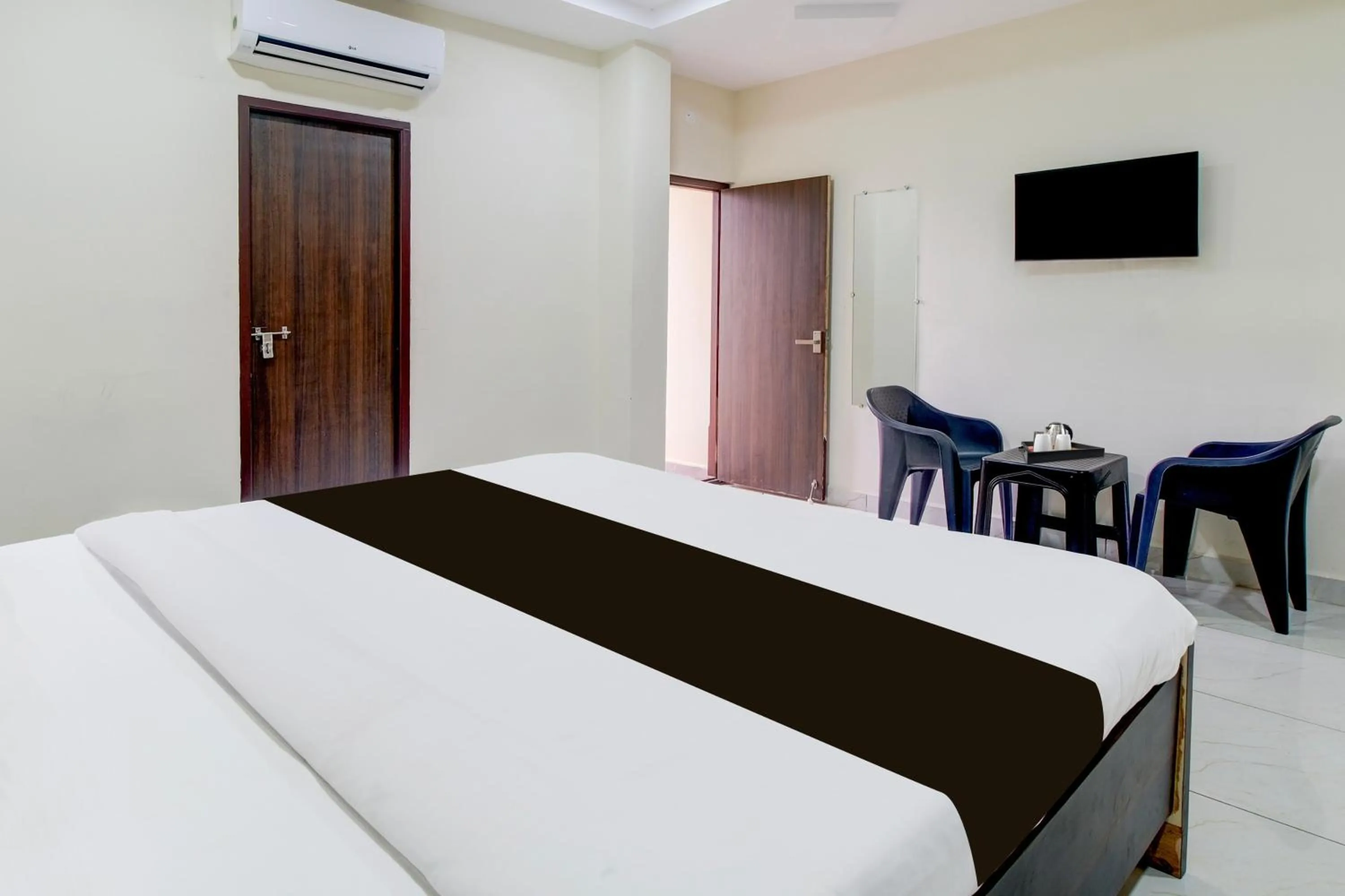 Bedroom, Bed in Super Hotel O Ramavarapadu Near PVR Icon