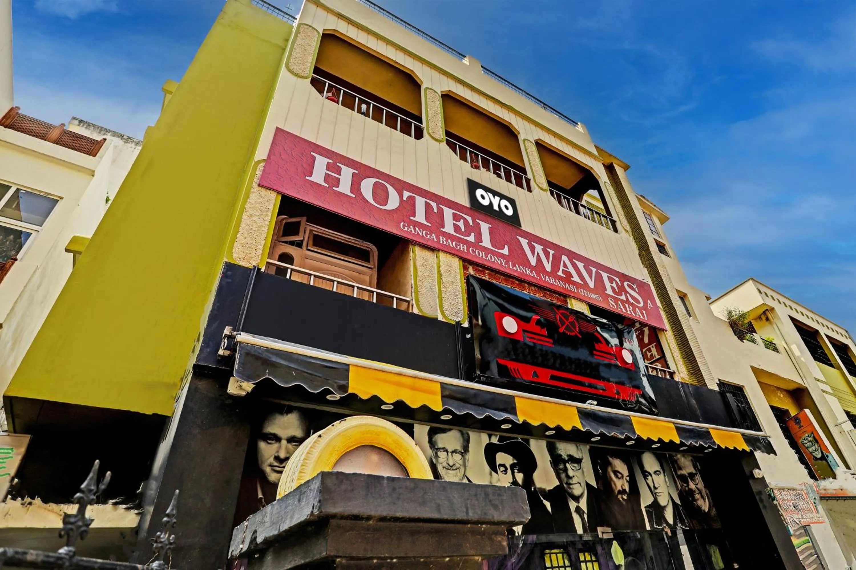 Facade/entrance in OYO Flagship Hotel Waves