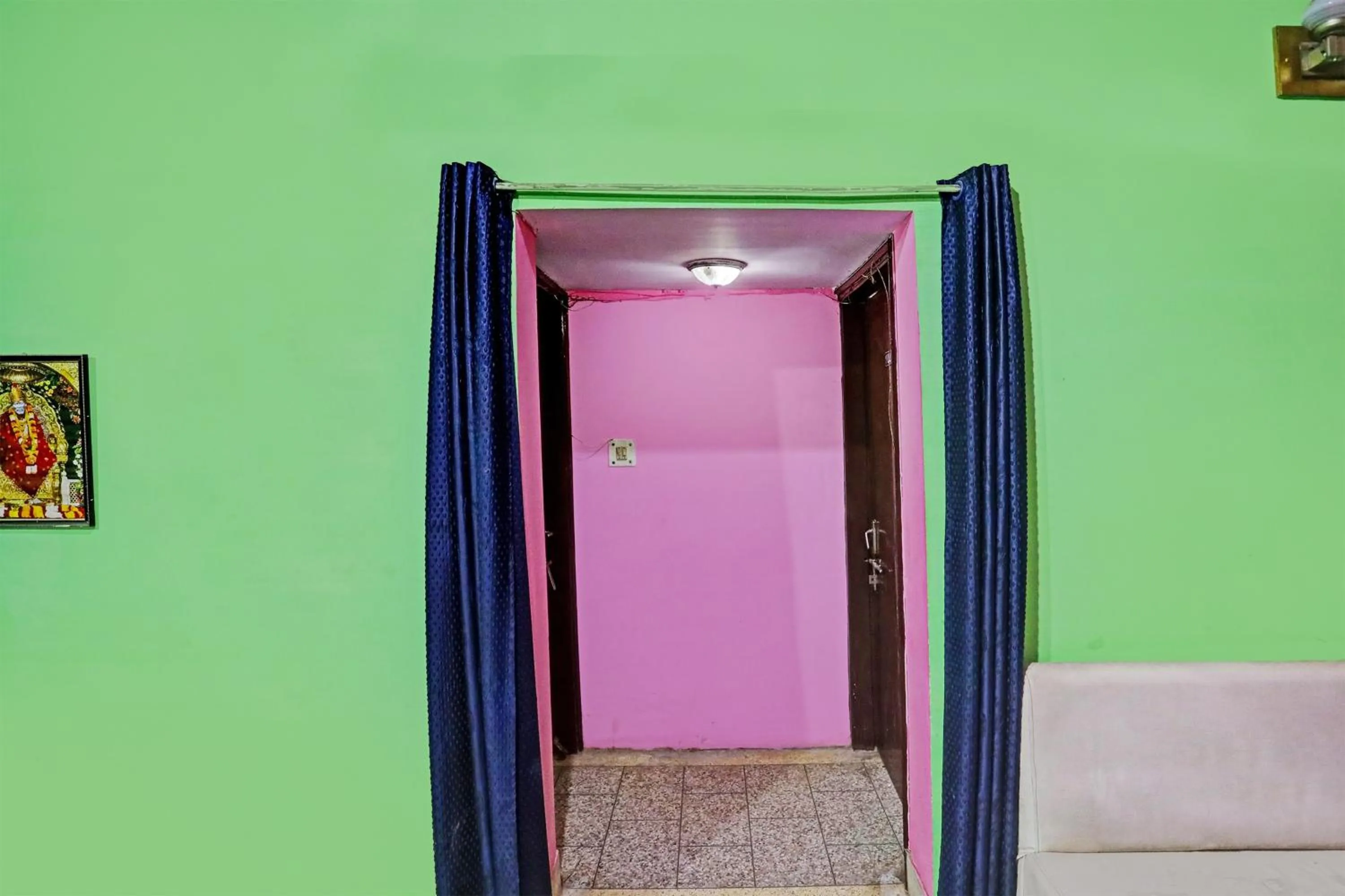 Lobby or reception, Bathroom in OYO Flagship Hotel Waves