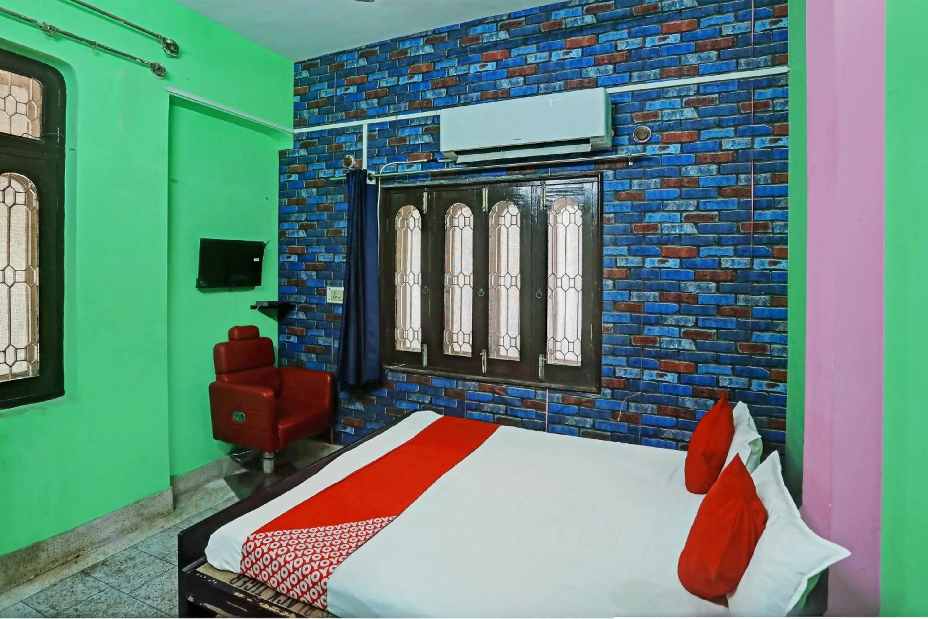 Bedroom in OYO Flagship Hotel Waves