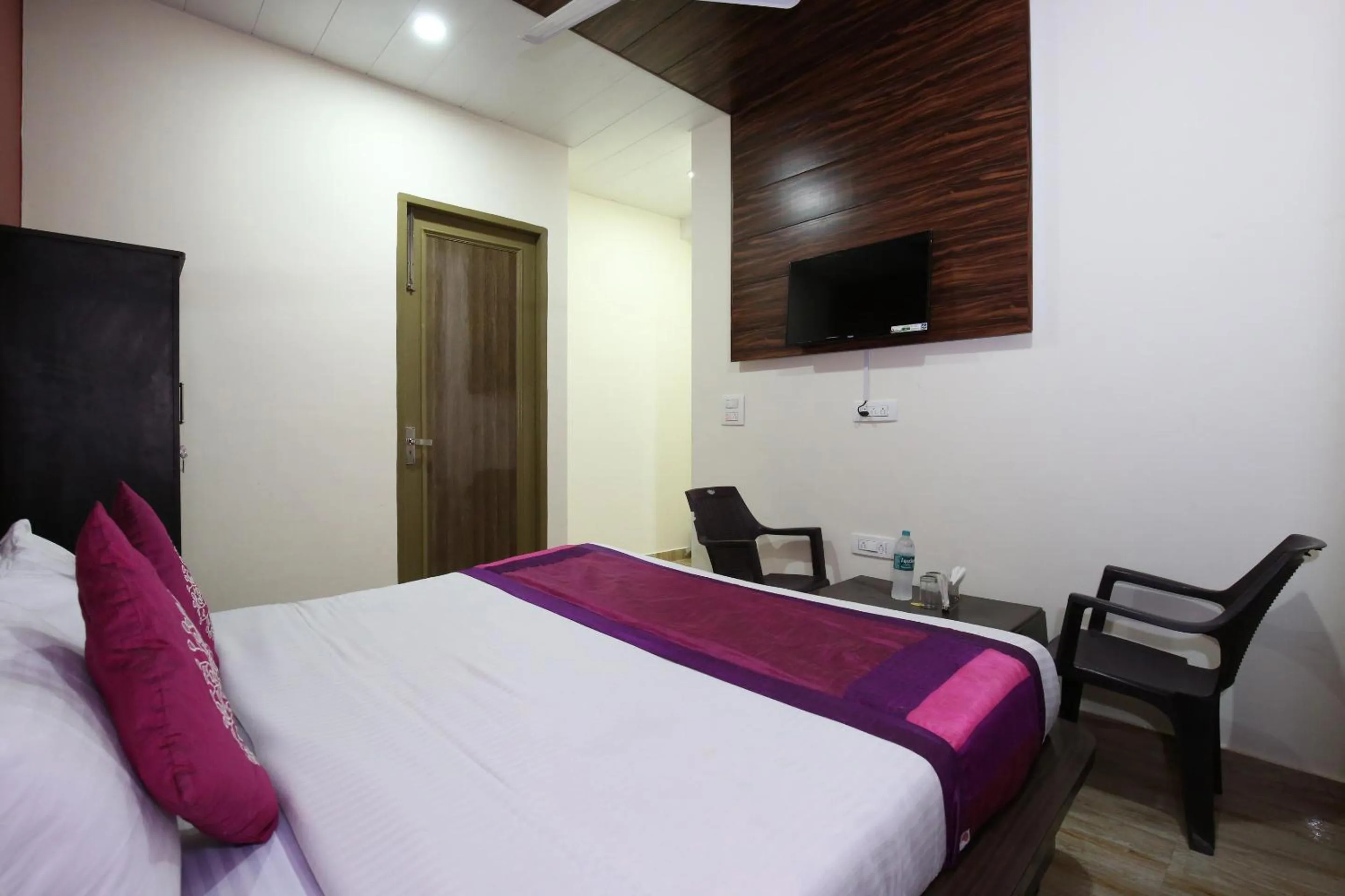 Bedroom in Hotel O Zirakpur City Court Complex Formerly The Platinum