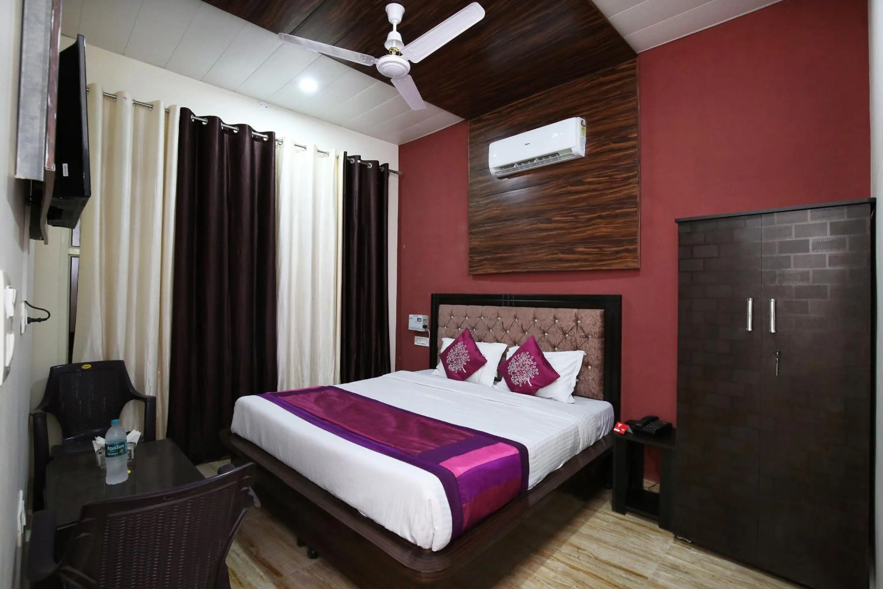 Bedroom in Hotel O Zirakpur City Court Complex Formerly The Platinum