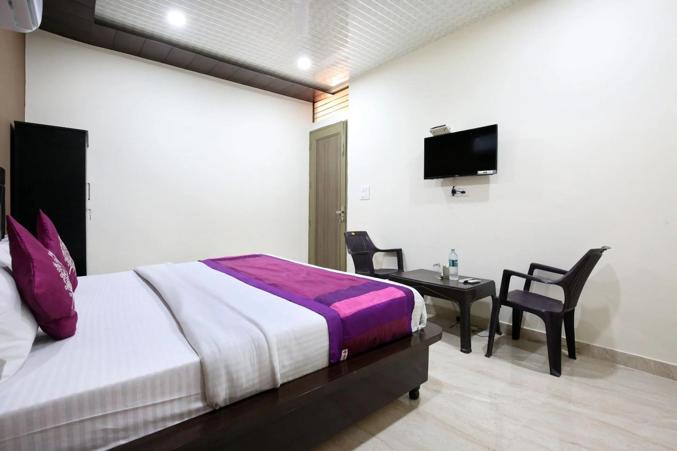 Bedroom in Hotel O Zirakpur City Court Complex Formerly The Platinum