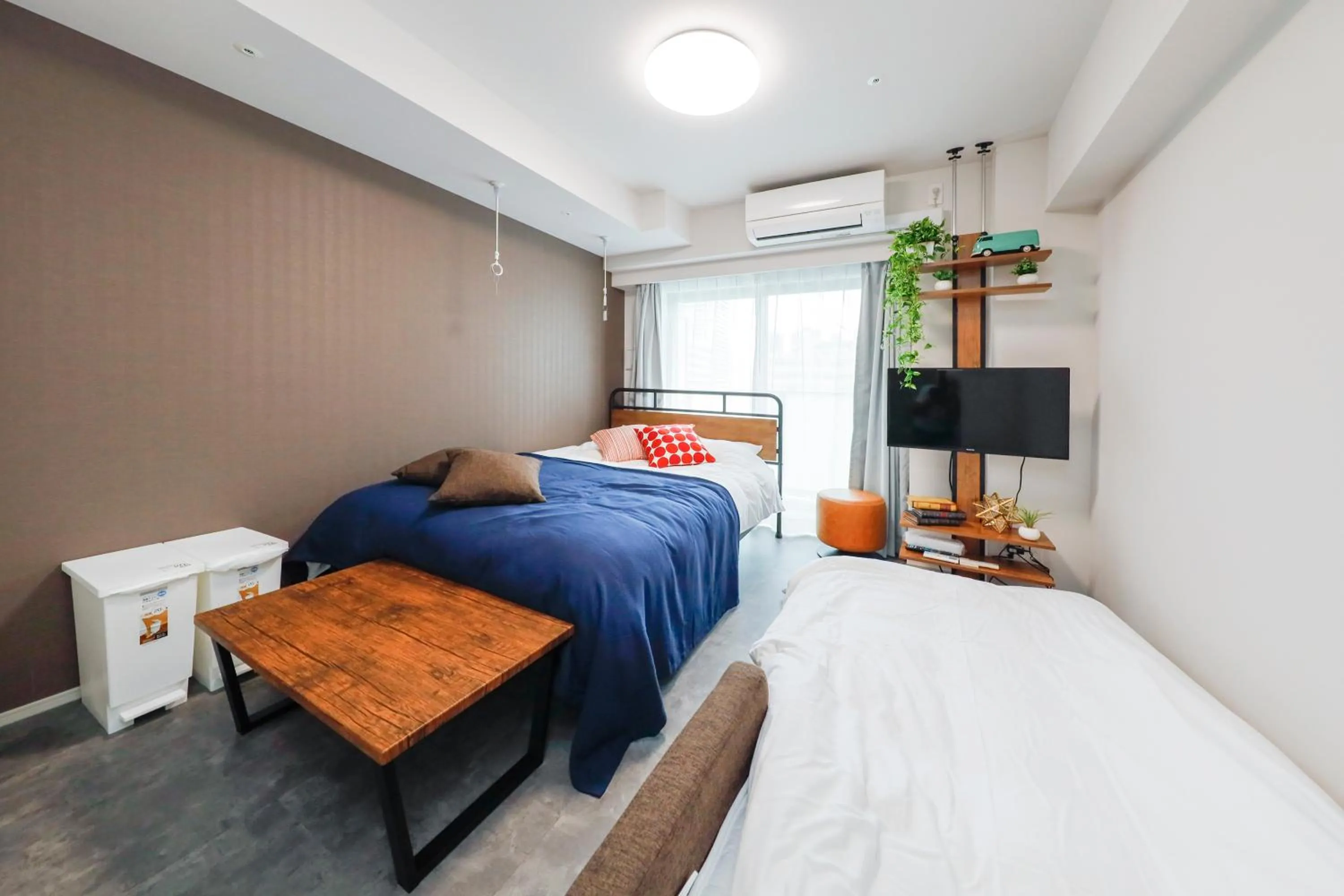 Bed in Seaside Tamachi by Tranova