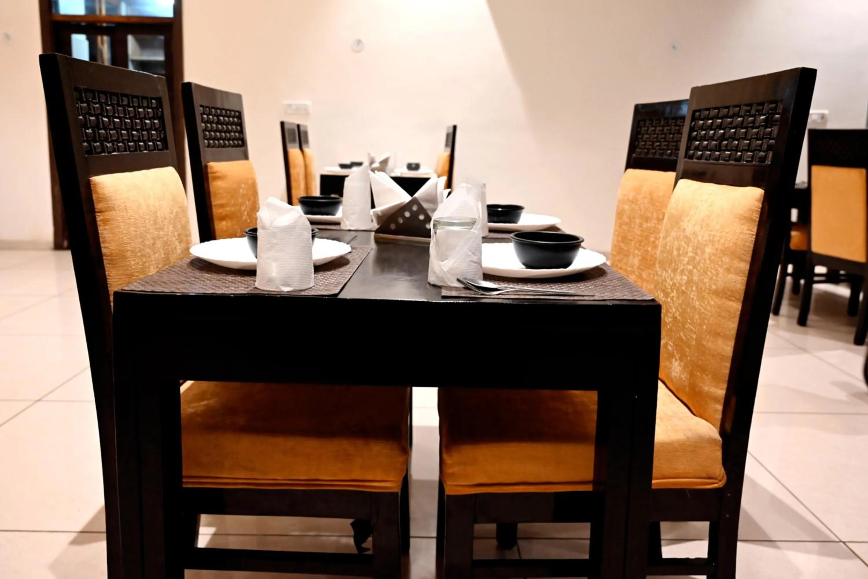 Restaurant/places to eat in Hotel Badrika Inn