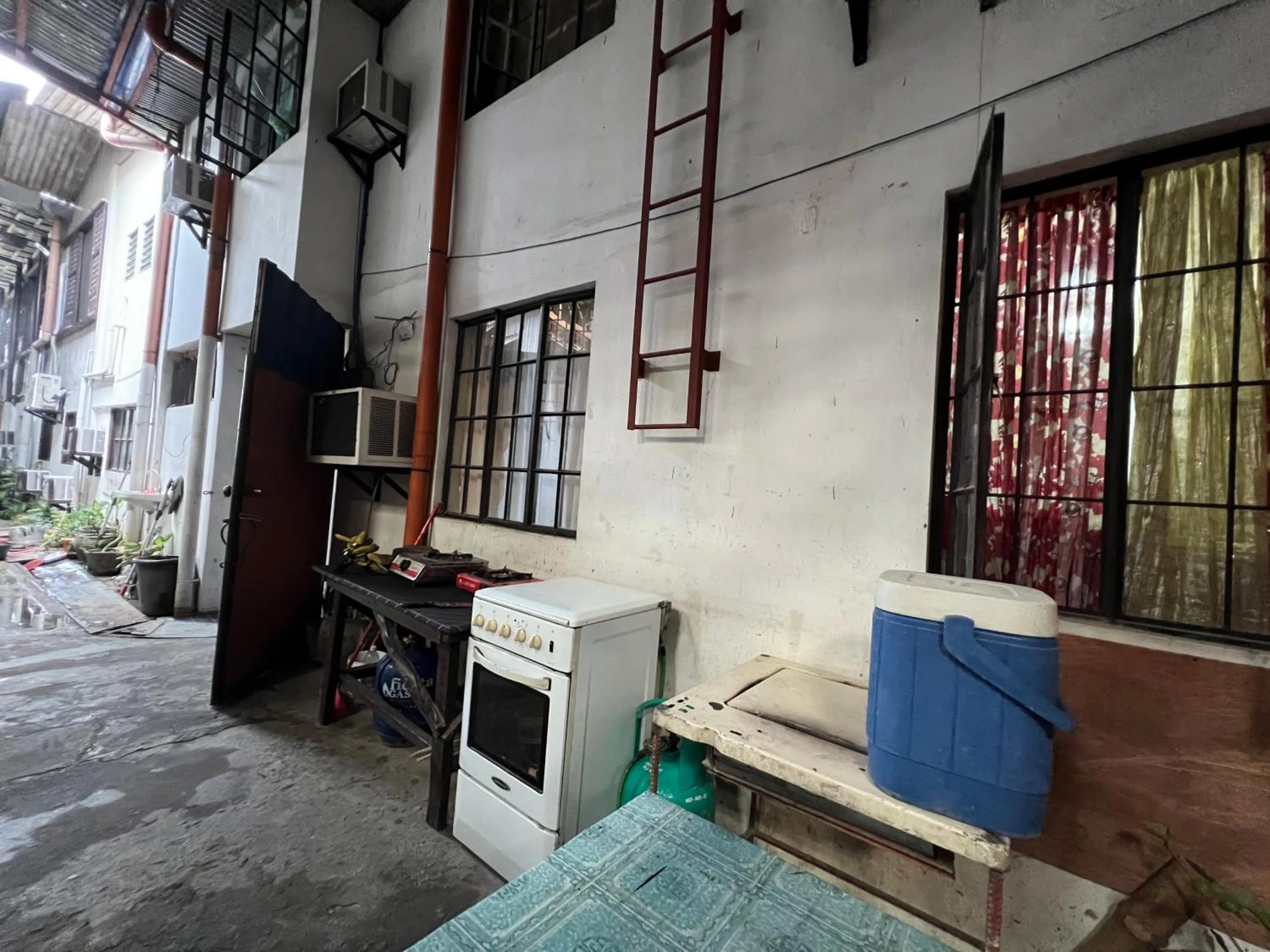 Property building in King Henry's Transient House