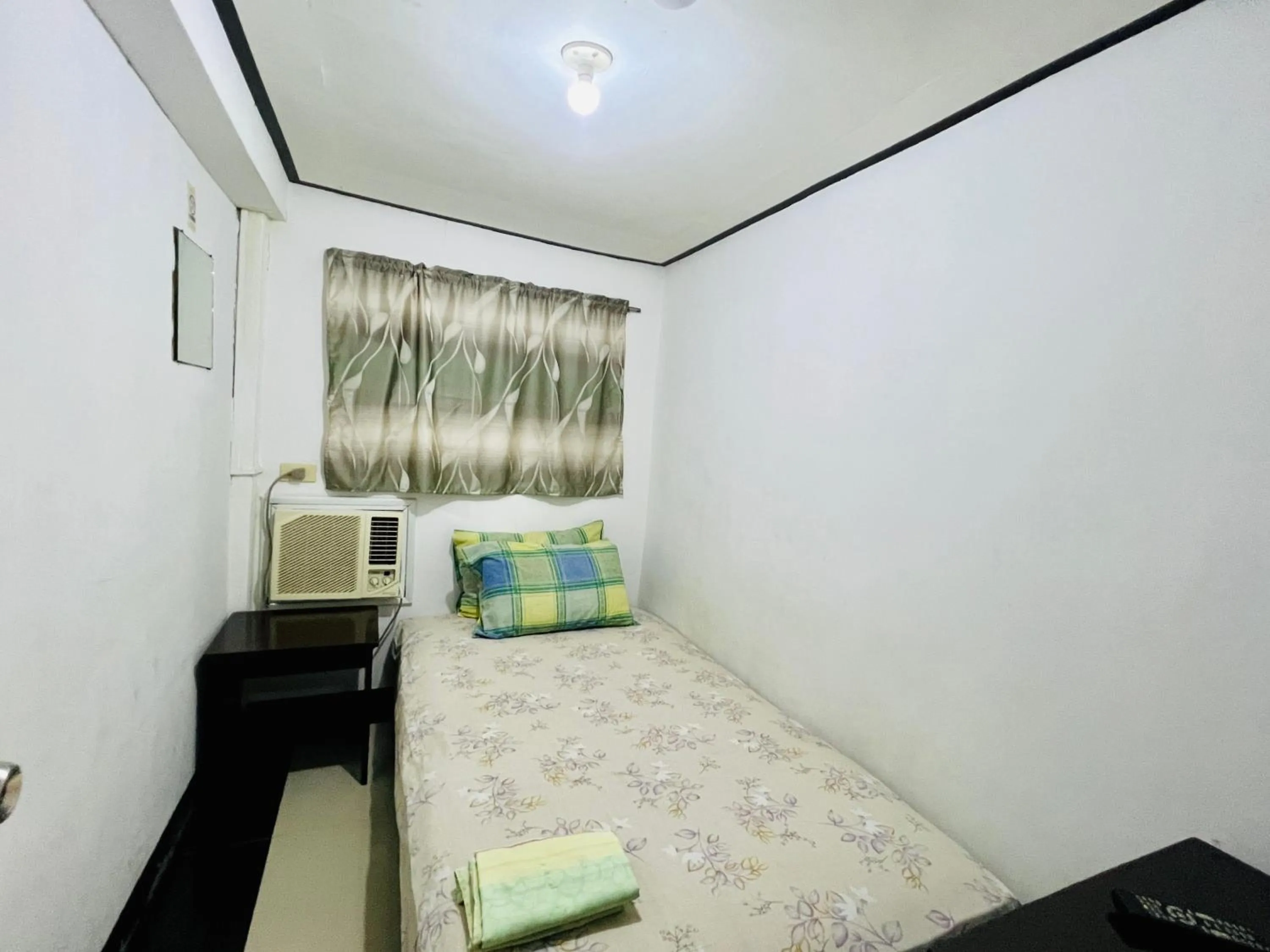 Bed in King Henry's Transient House