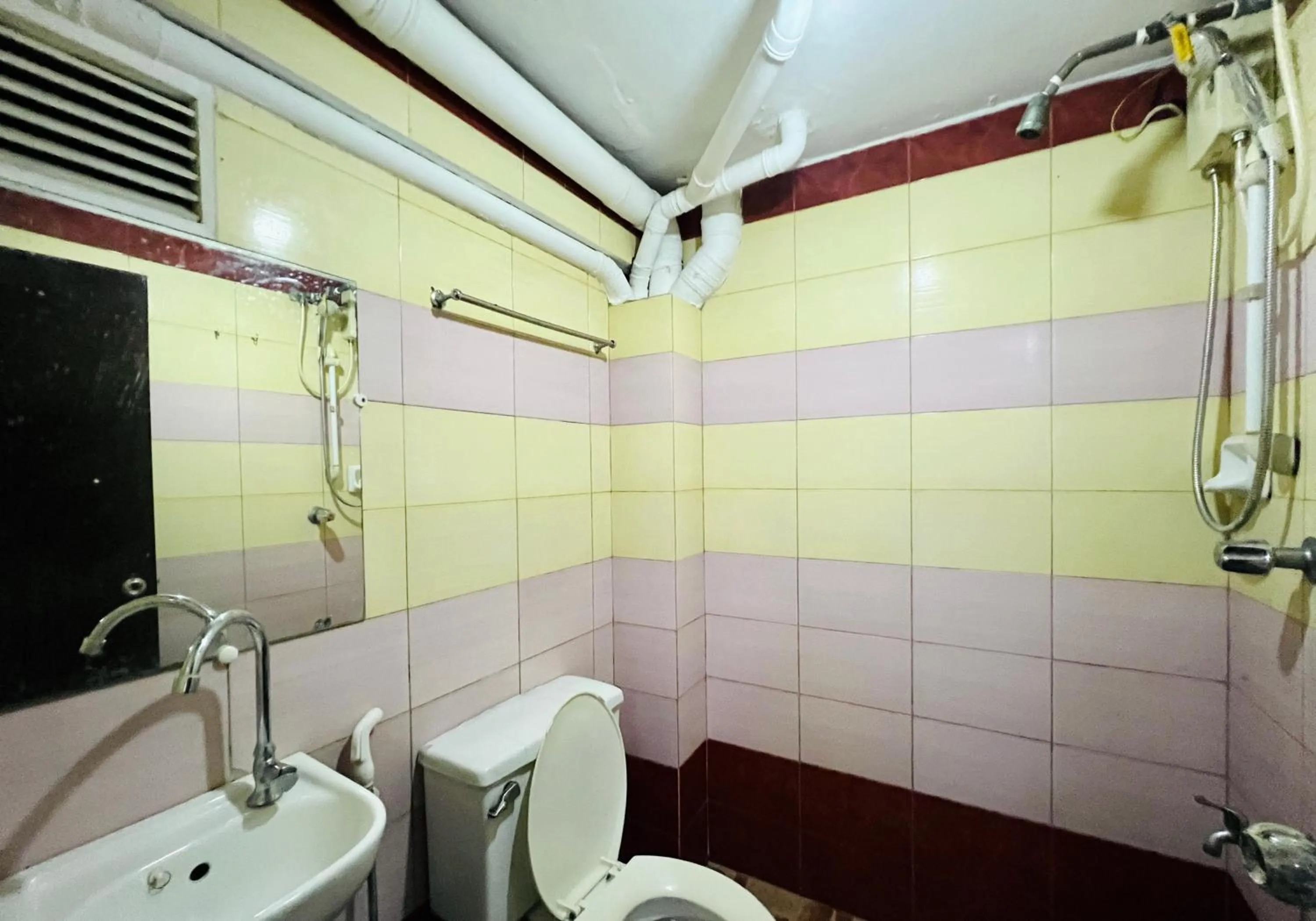 Bathroom in King Henry's Transient House
