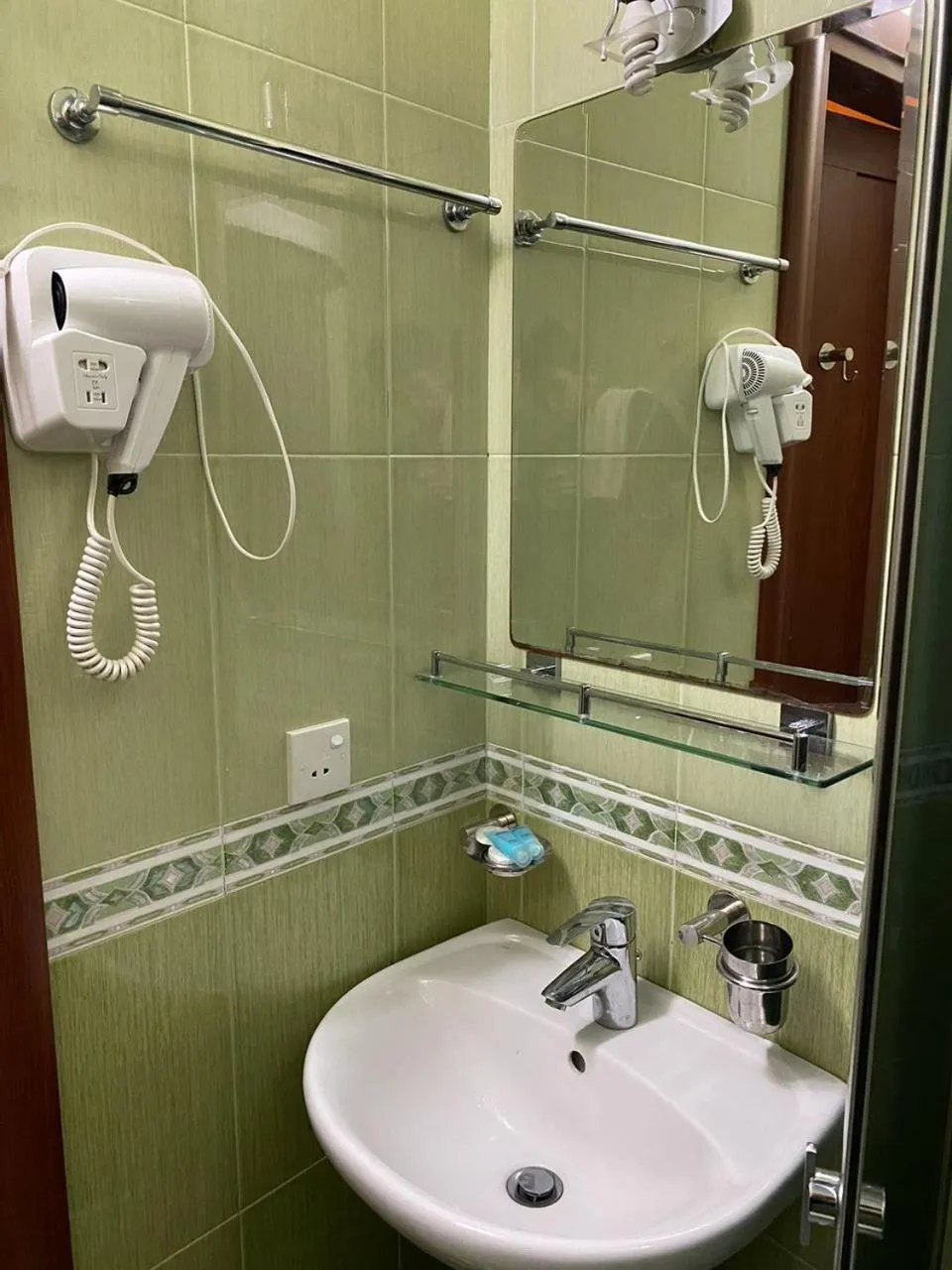 Shower in Hotel Pavo