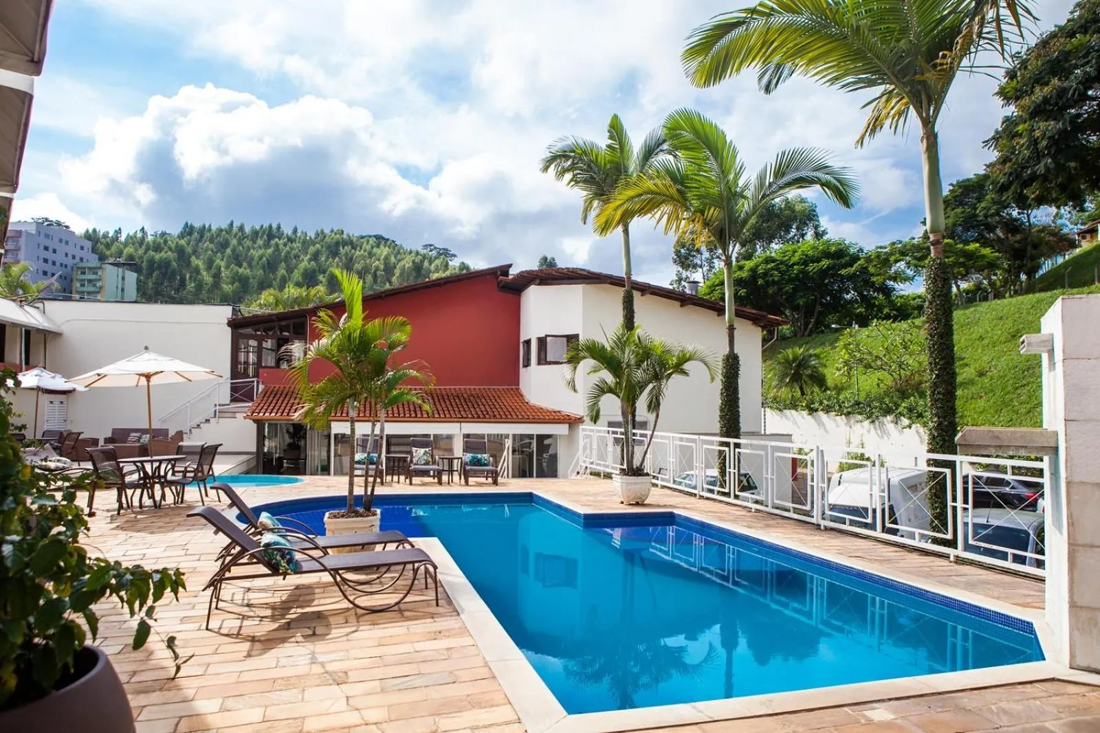 Swimming pool in Mundial Parque Hotel