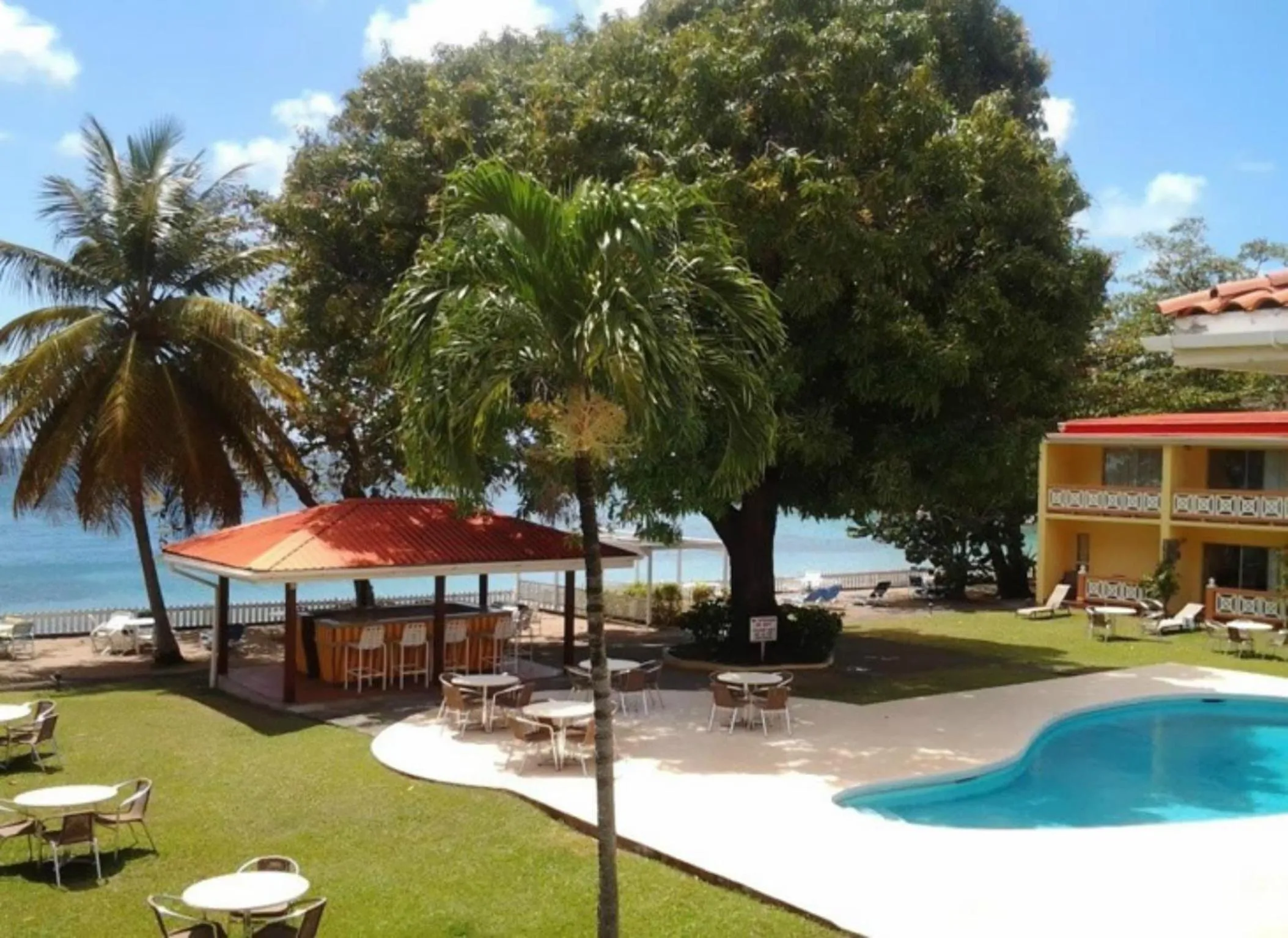 Restaurant/places to eat in Sunset Shores Beach Hotel