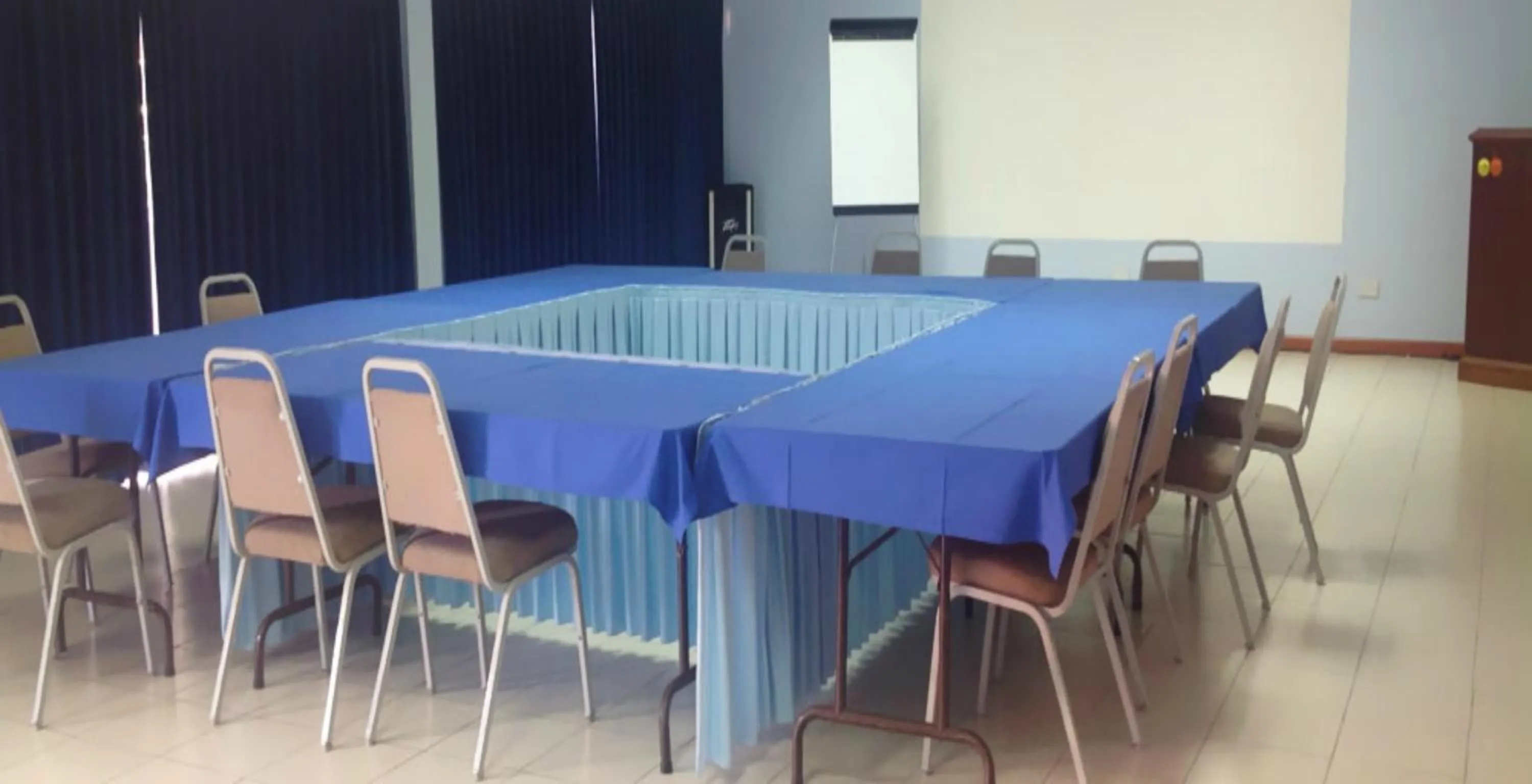 TV and multimedia in Sunset Shores Beach Hotel