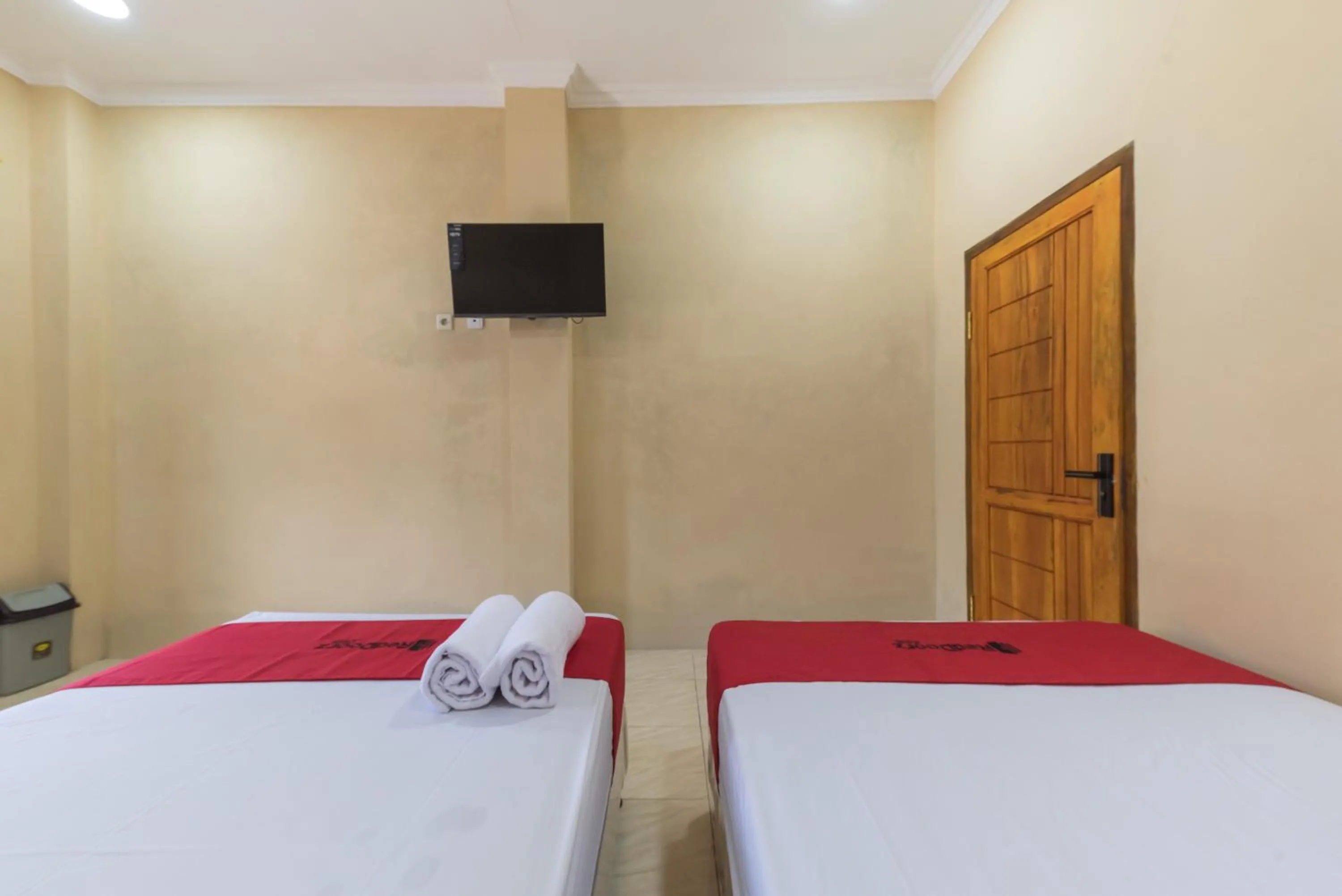 Bedroom, Bed in RedDoorz Resort @ Ciater 2