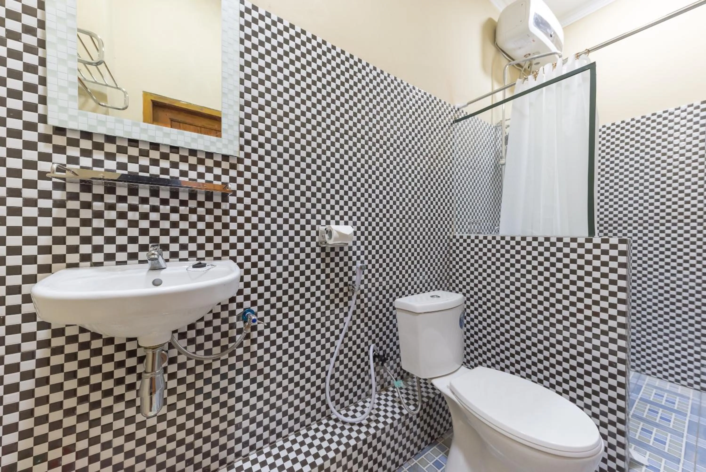 Bathroom in RedDoorz Resort @ Ciater 2