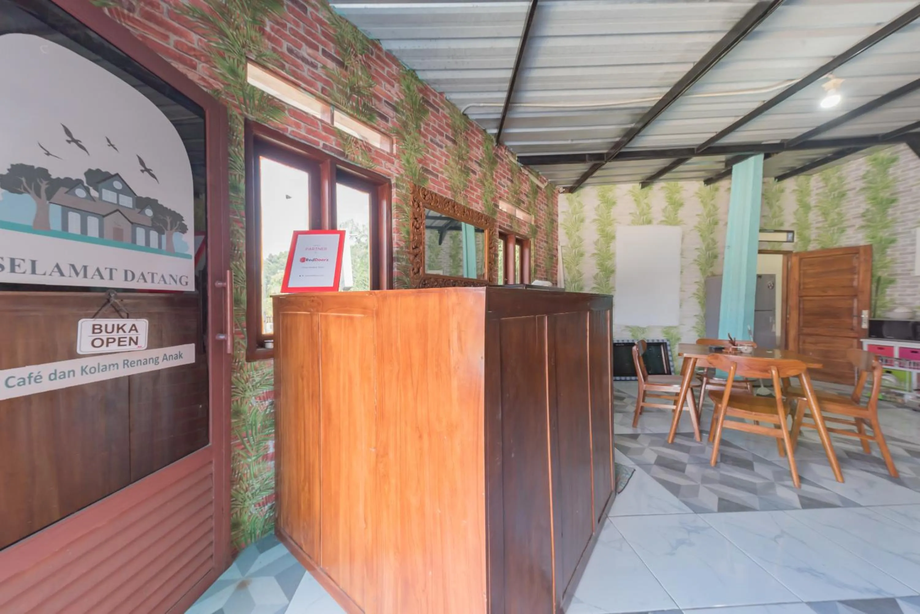 Lobby or reception in RedDoorz Resort @ Ciater 2