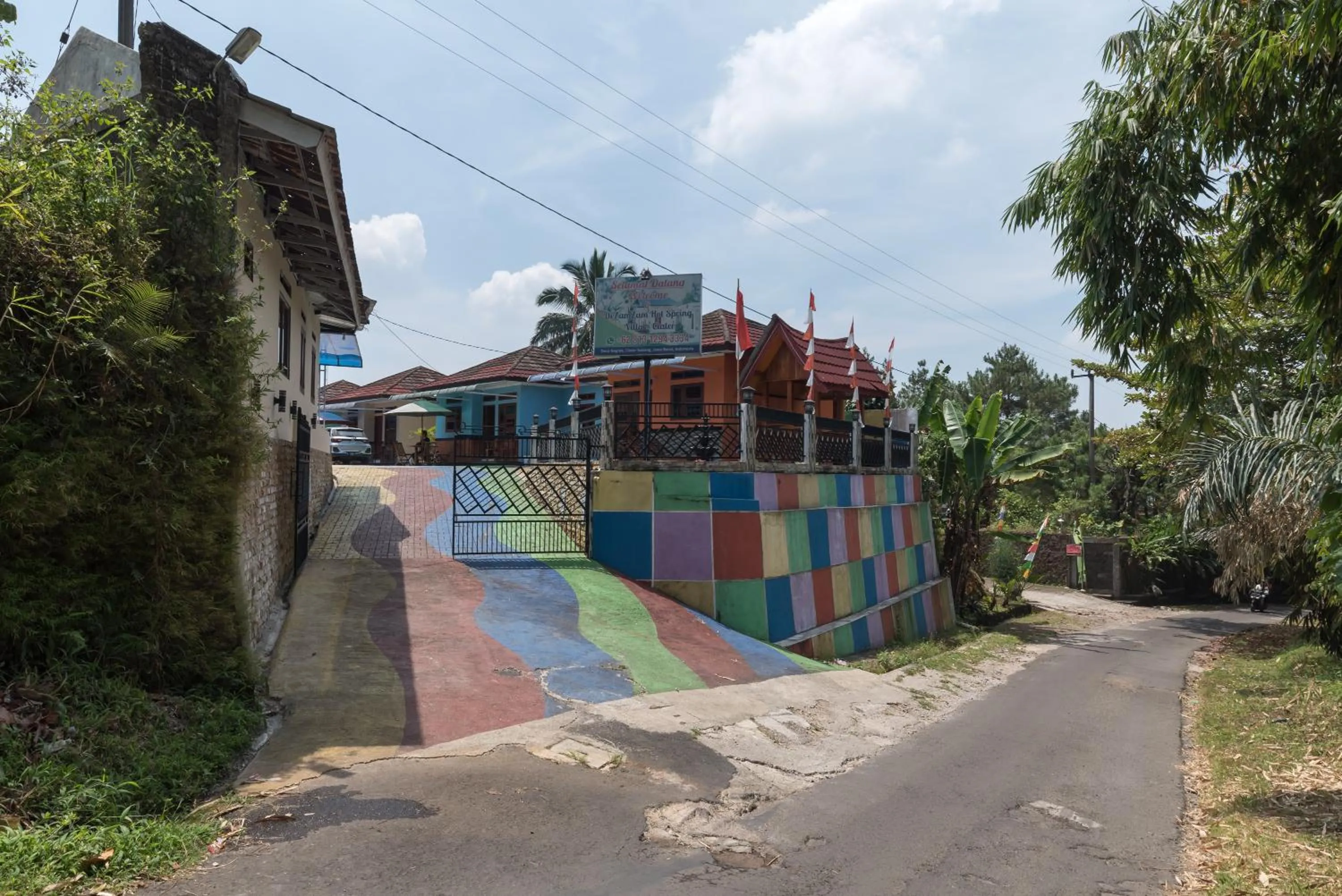 Facade/entrance in RedDoorz Resort @ Ciater 2