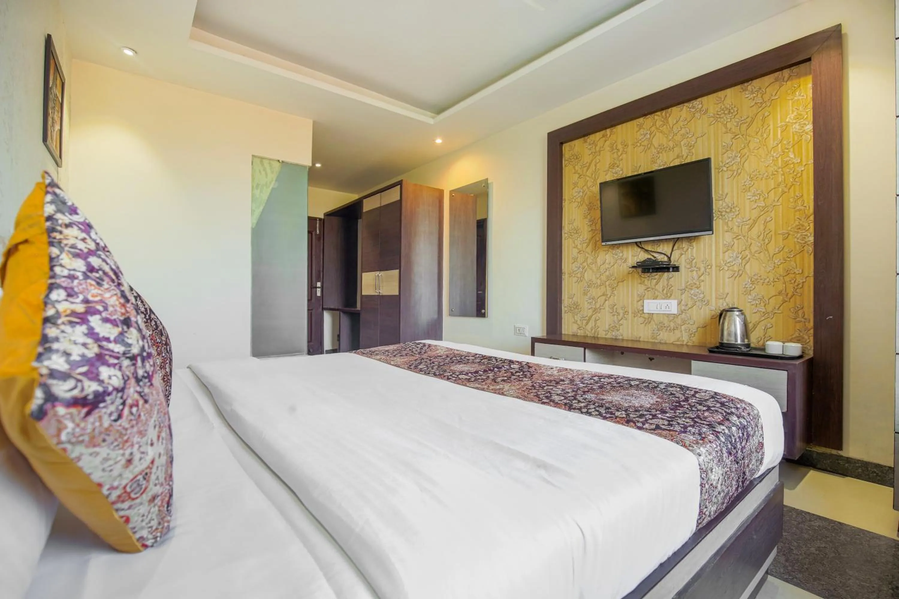 Coffee/tea facilities, Bed in VK Hotels & Resorts