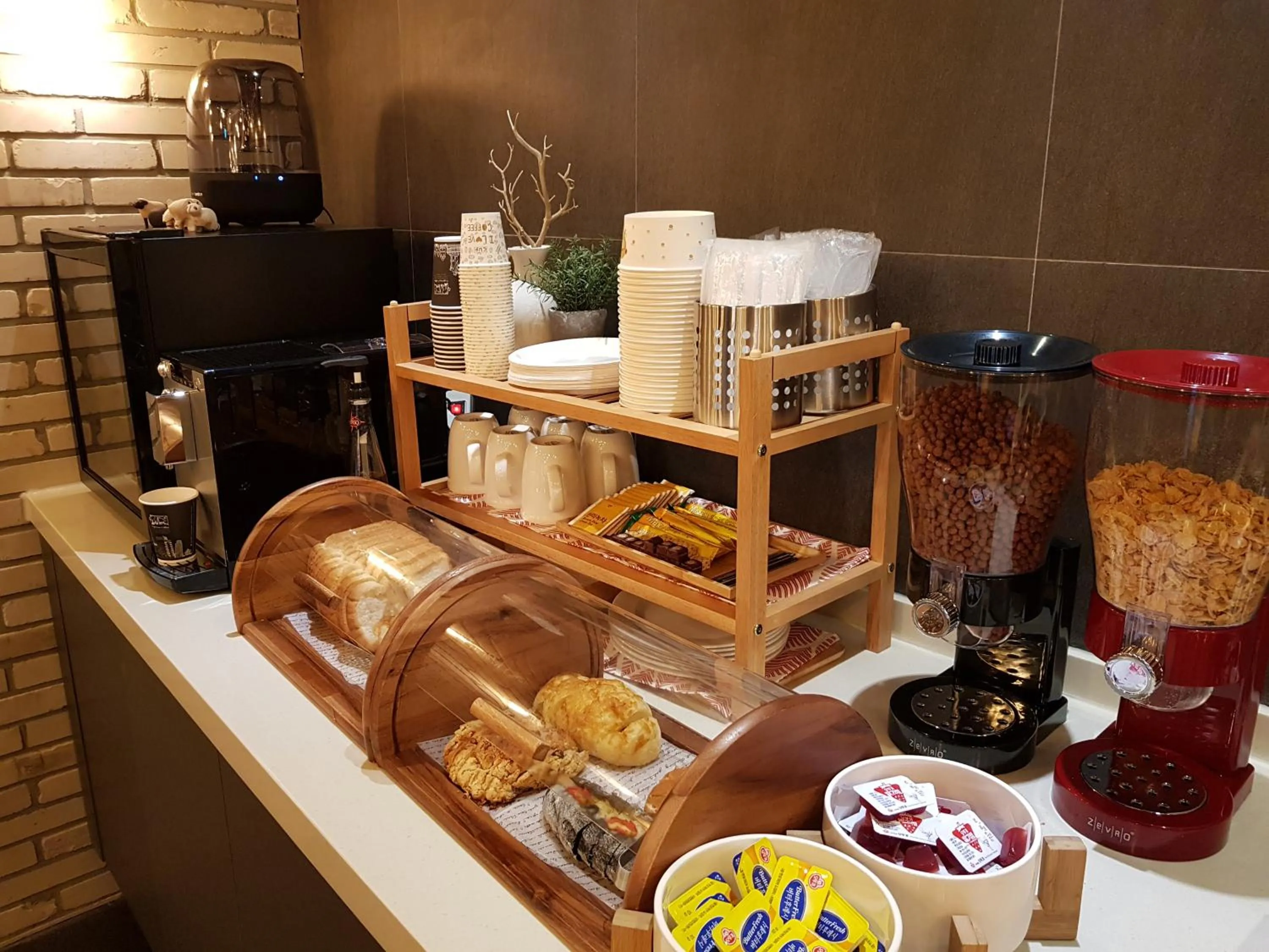 Breakfast in Hostel CLEO Seoul Hongdae