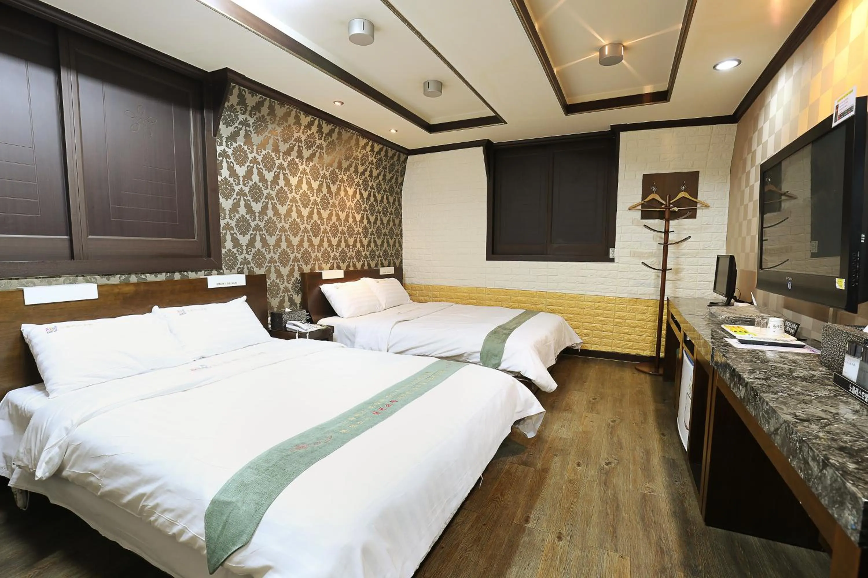 Bedroom, Bed in Suncheon Nobless Hotel