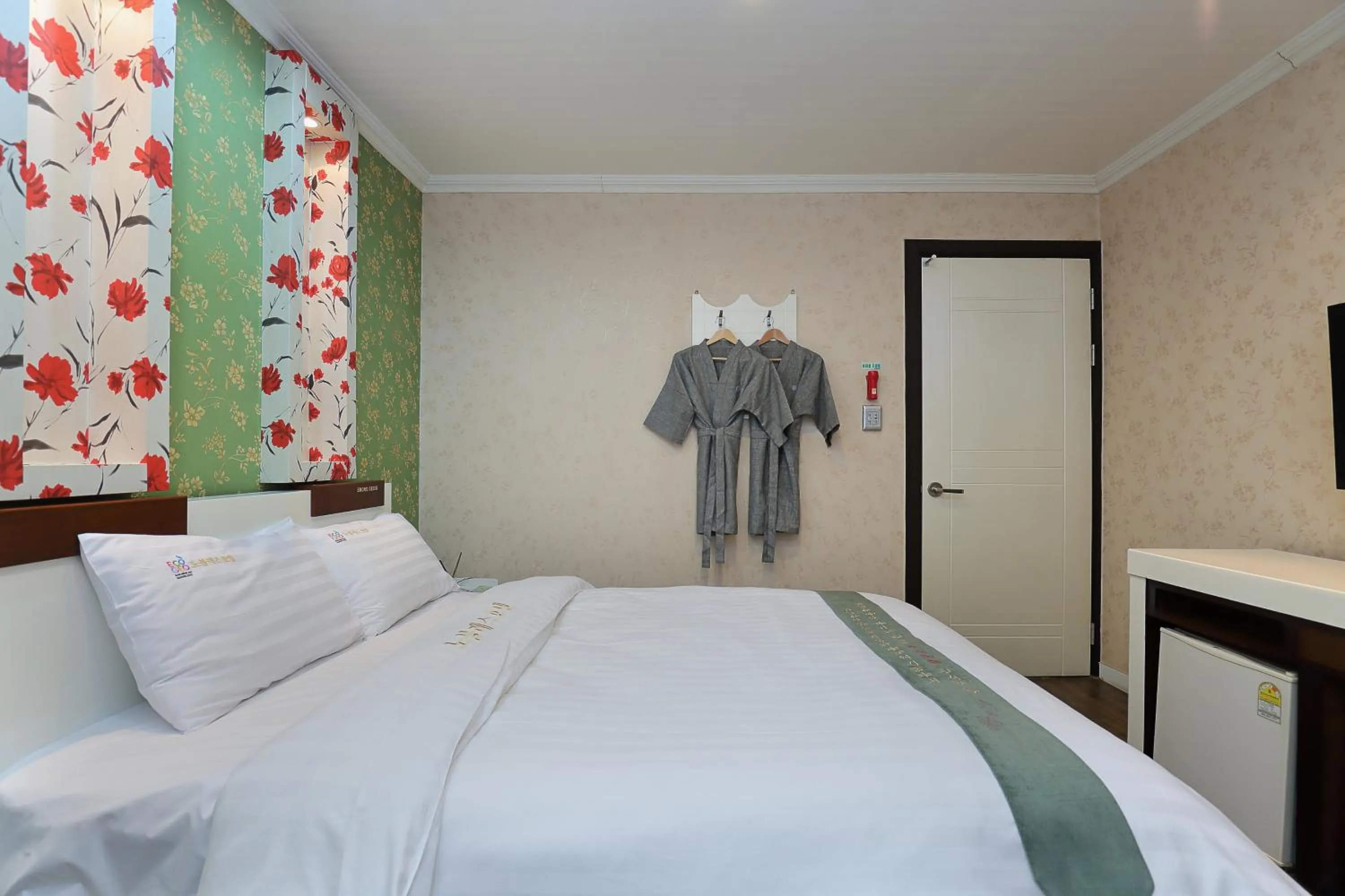 Bedroom, Bed in Suncheon Nobless Hotel